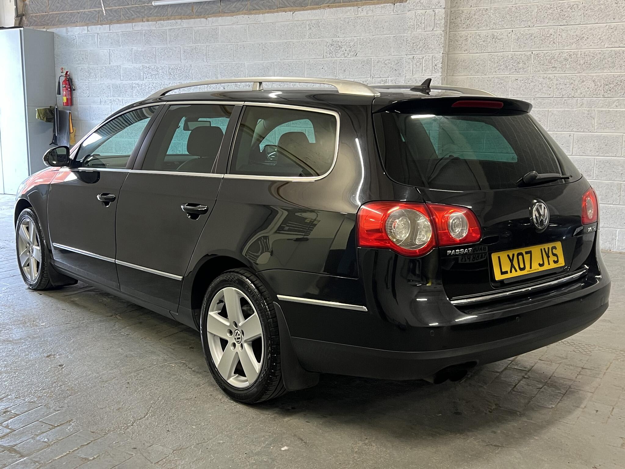 2007 Volkswagen Passat - Image 8