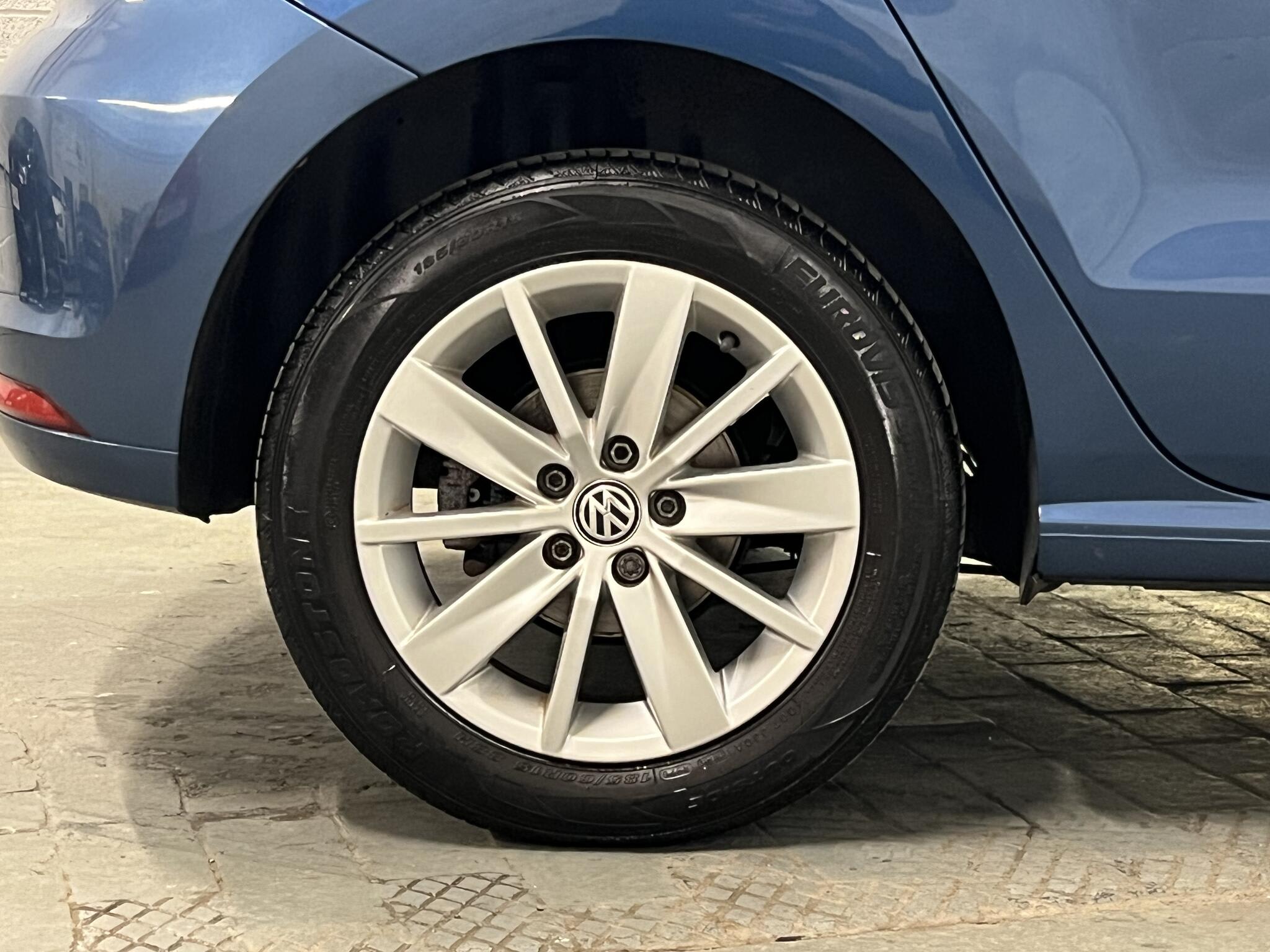 2015 Volkswagen Polo - Image 17