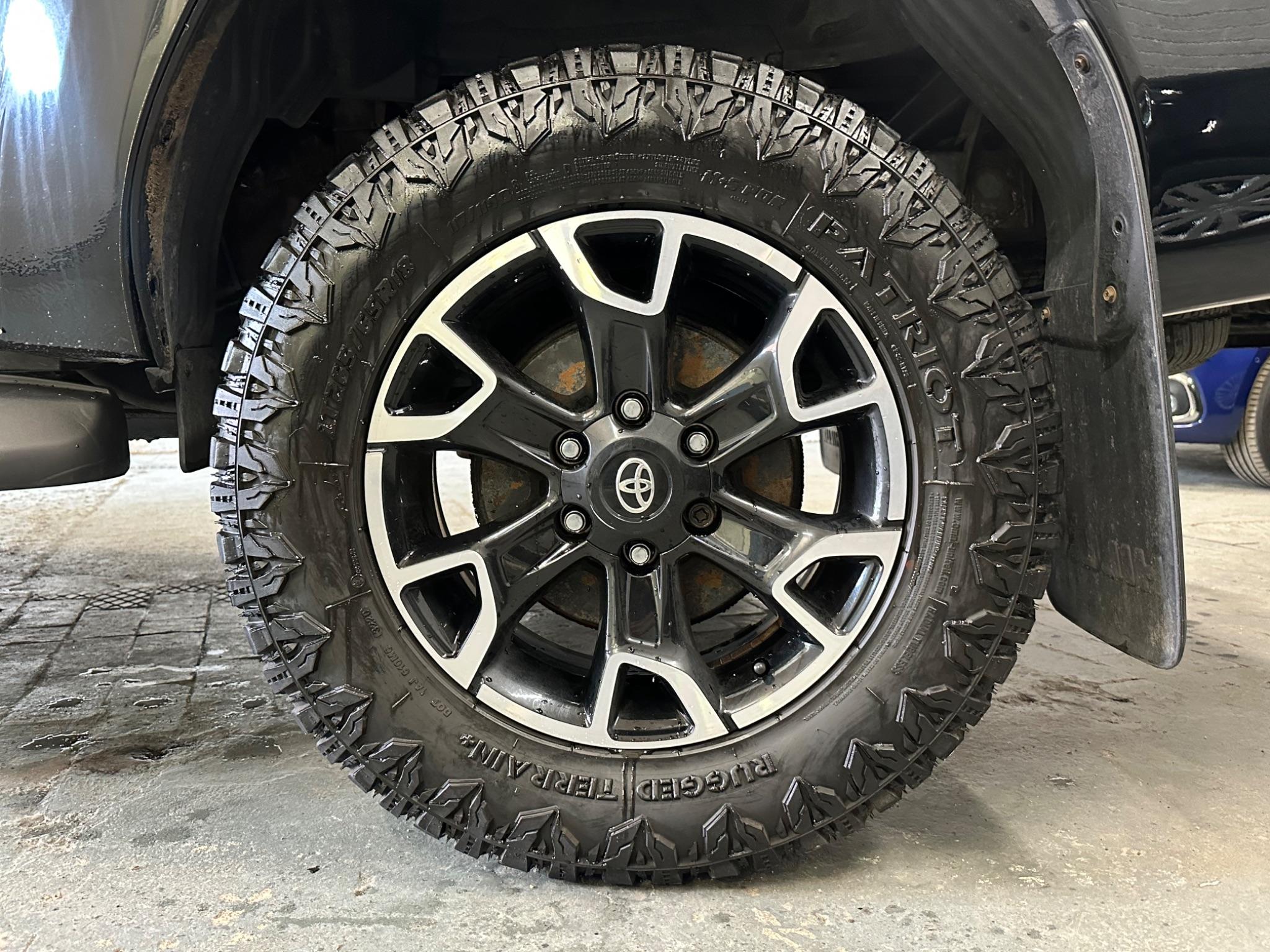 2017 Toyota Hilux - Image 13