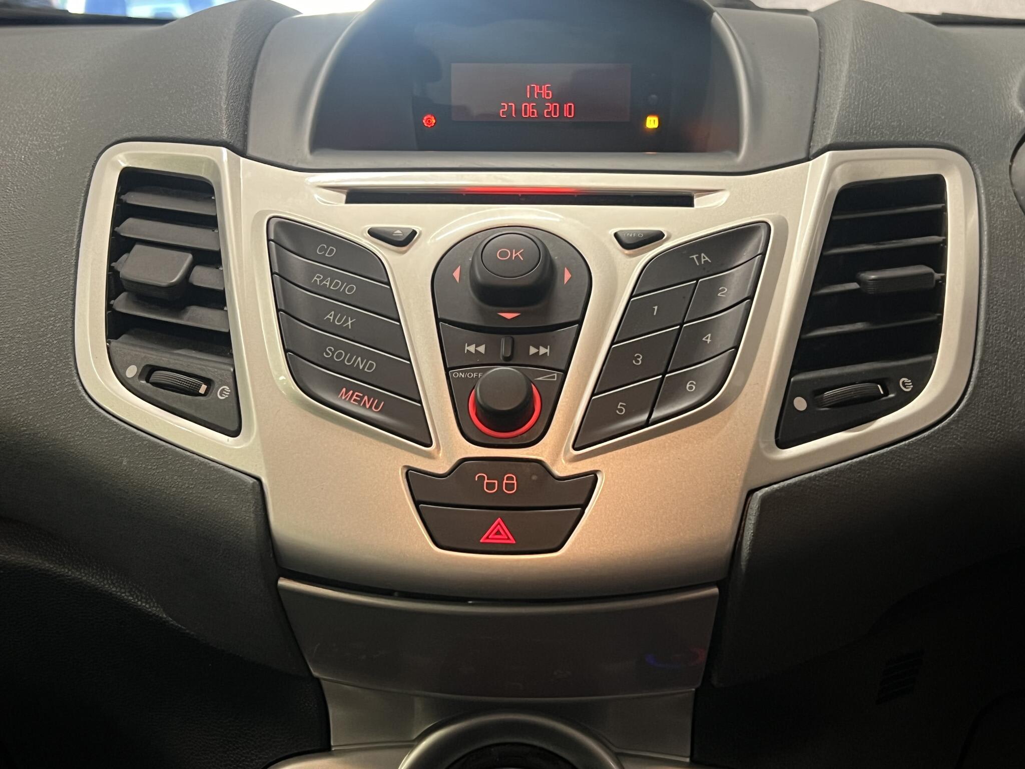 2009 Ford Fiesta - Image 30