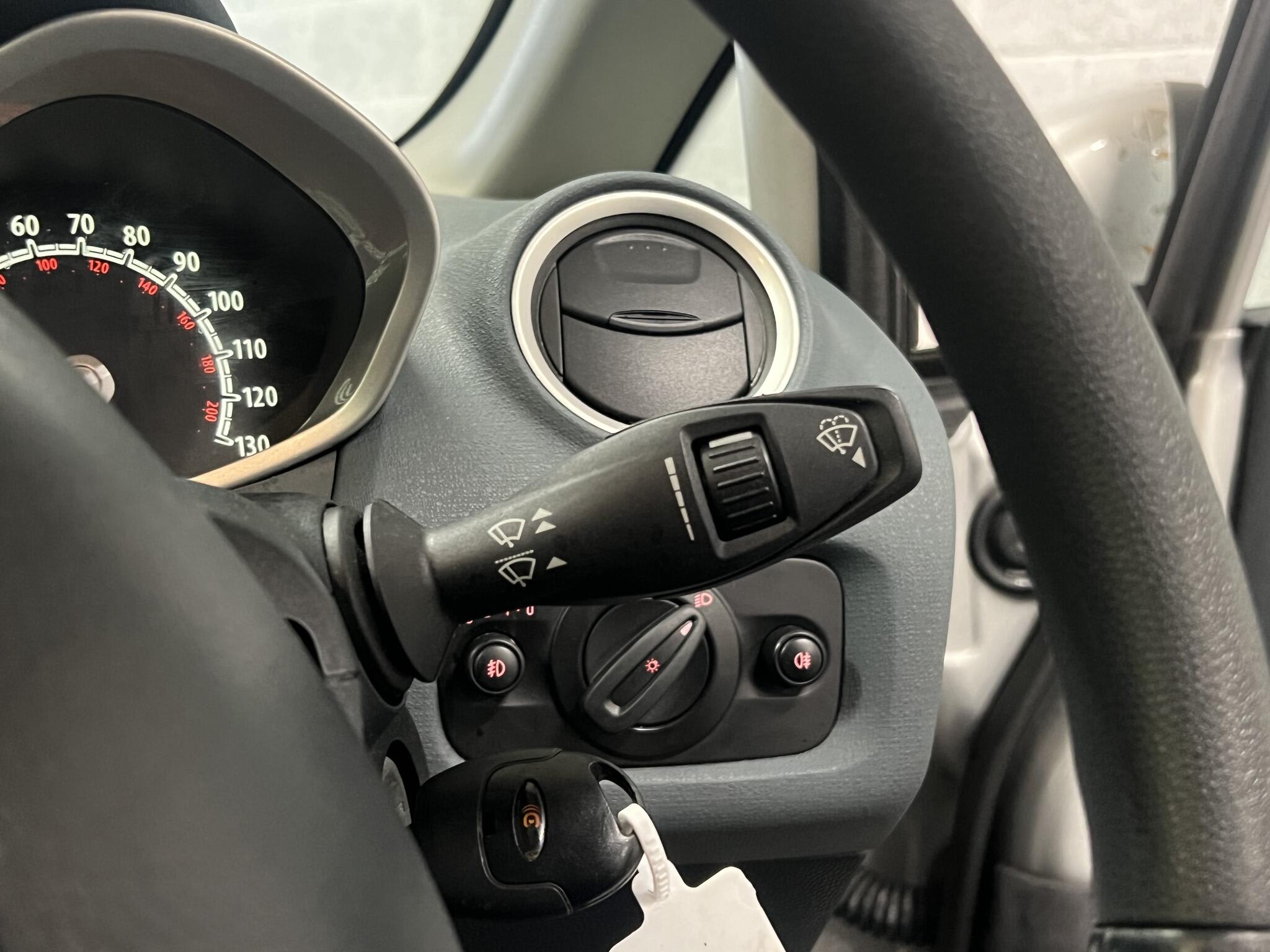 2009 Ford Fiesta - Image 23