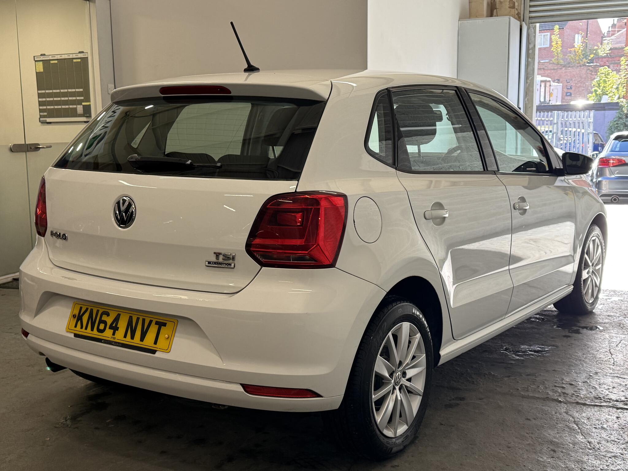 2014 Volkswagen Polo - Image 9