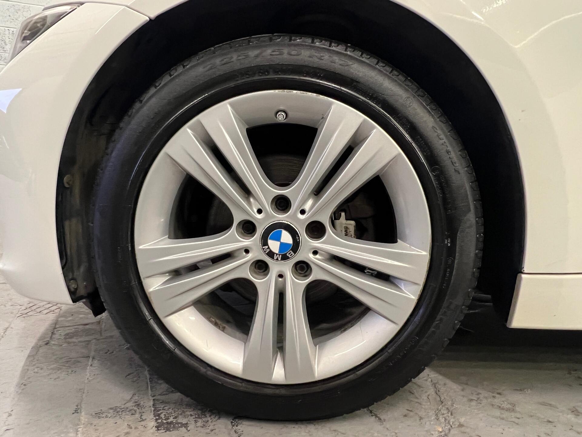 2014 BMW 3 Series - Image 17