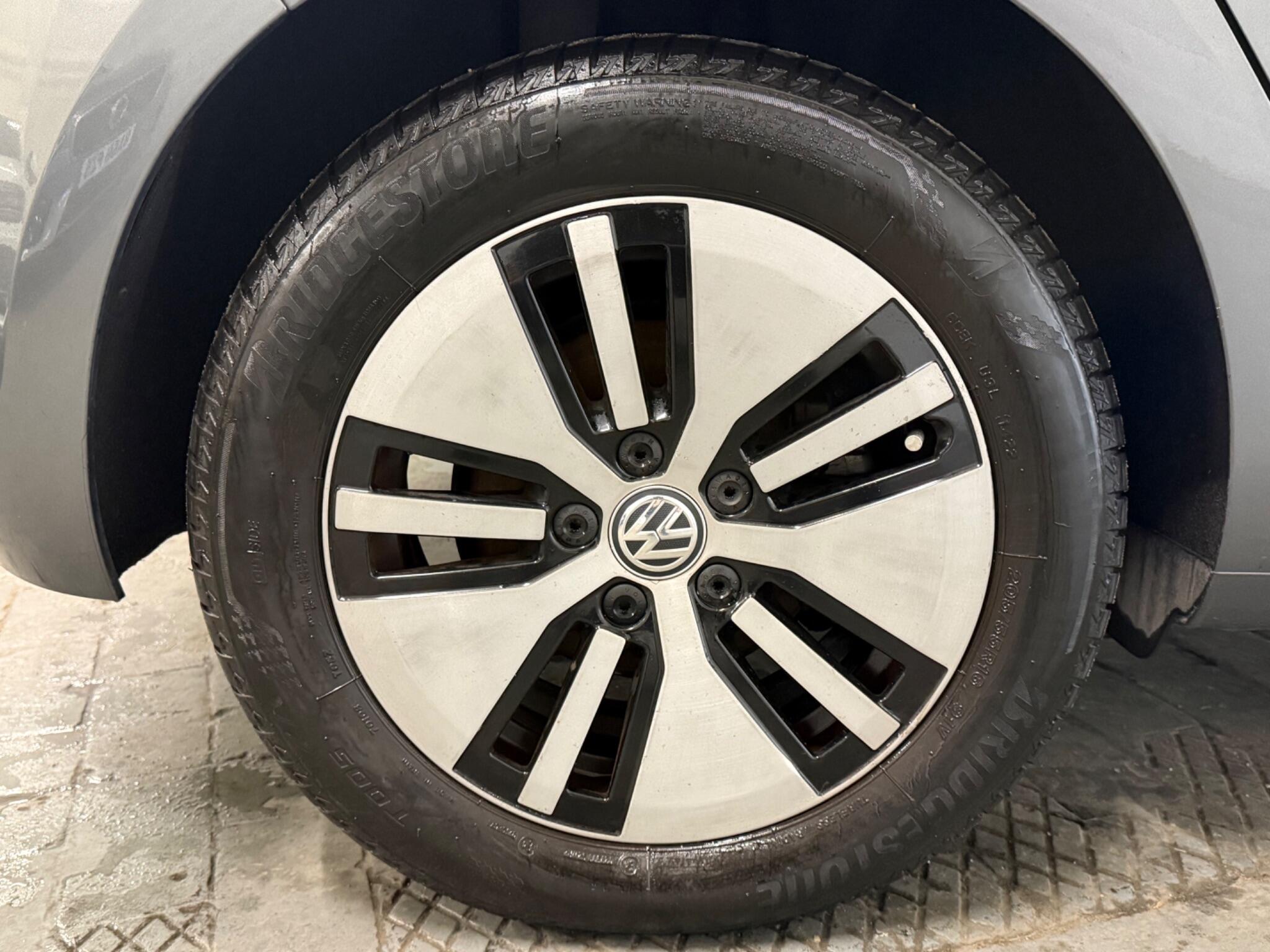 2018 Volkswagen e-Golf - Image 19