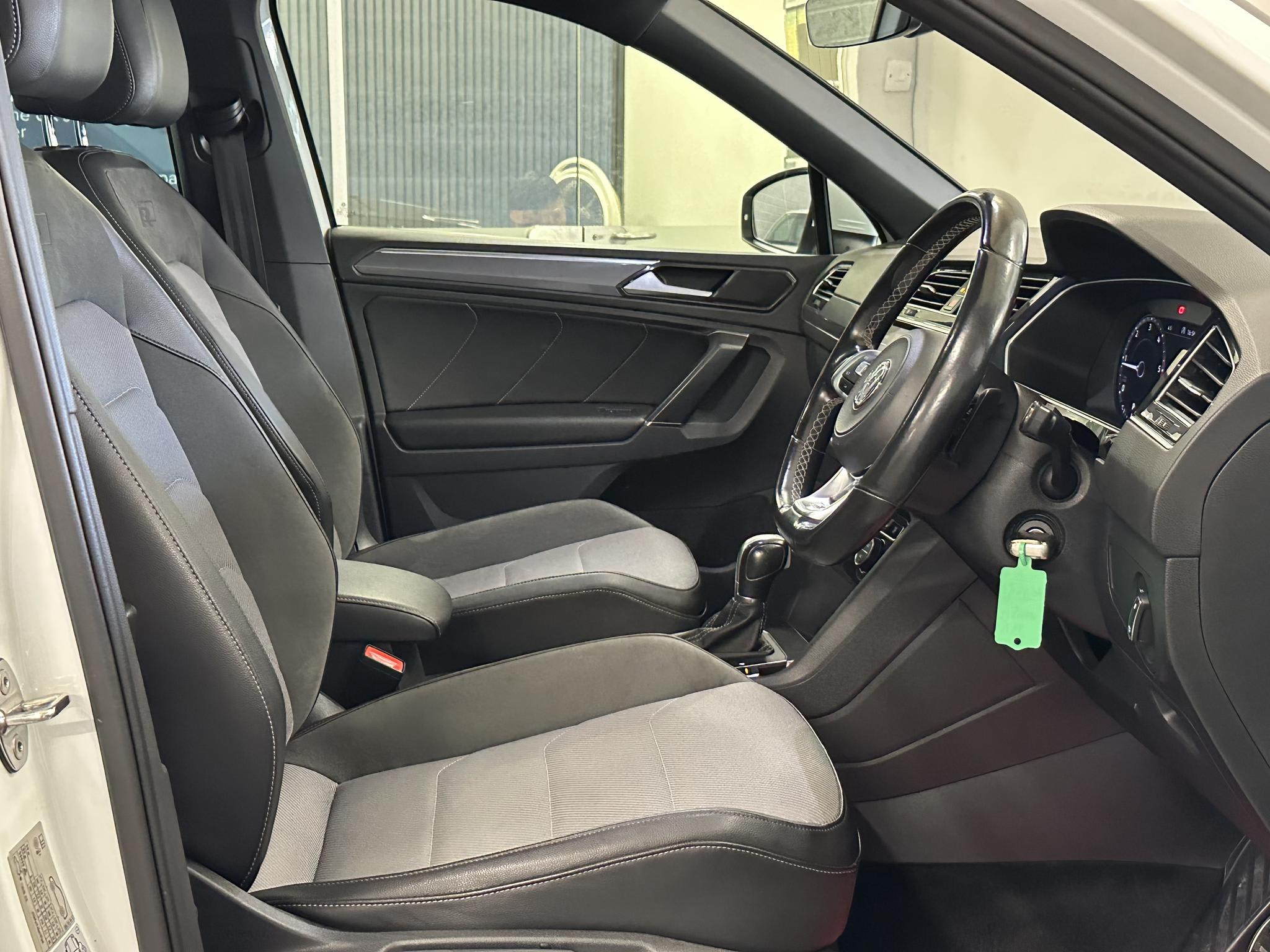 2018 Volkswagen Tiguan - Image 22