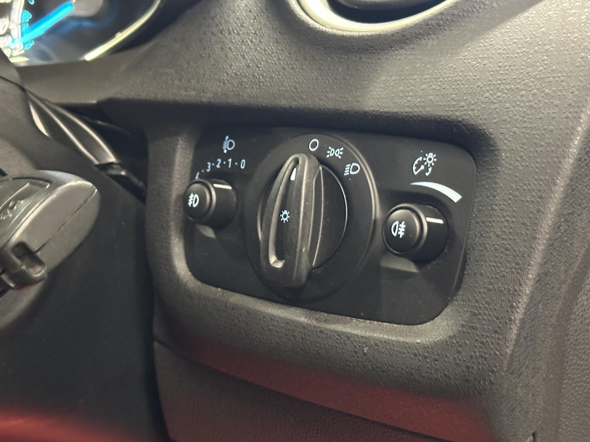 2016 Ford Fiesta - Image 25