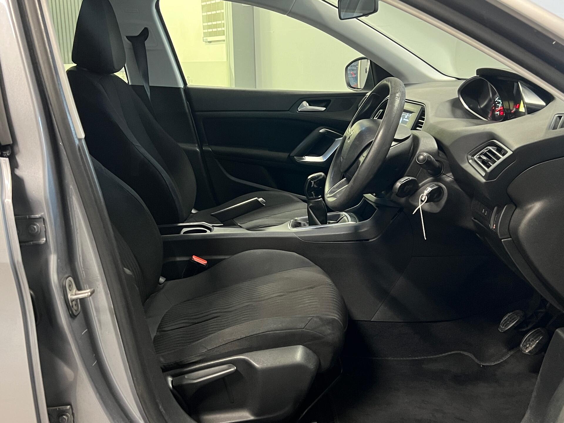 2017 Peugeot 308 - Image 27