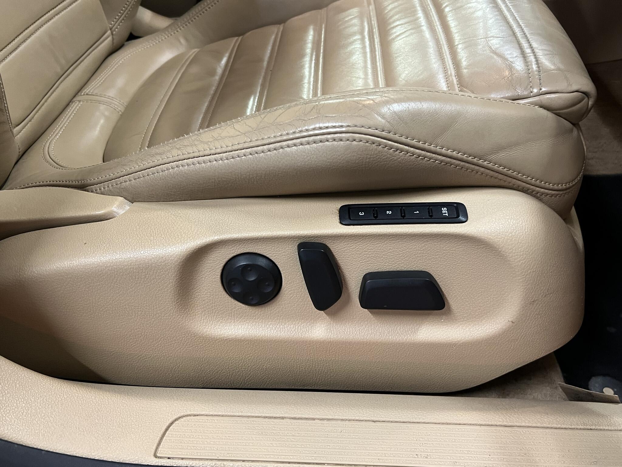 2007 Volkswagen Passat - Image 19