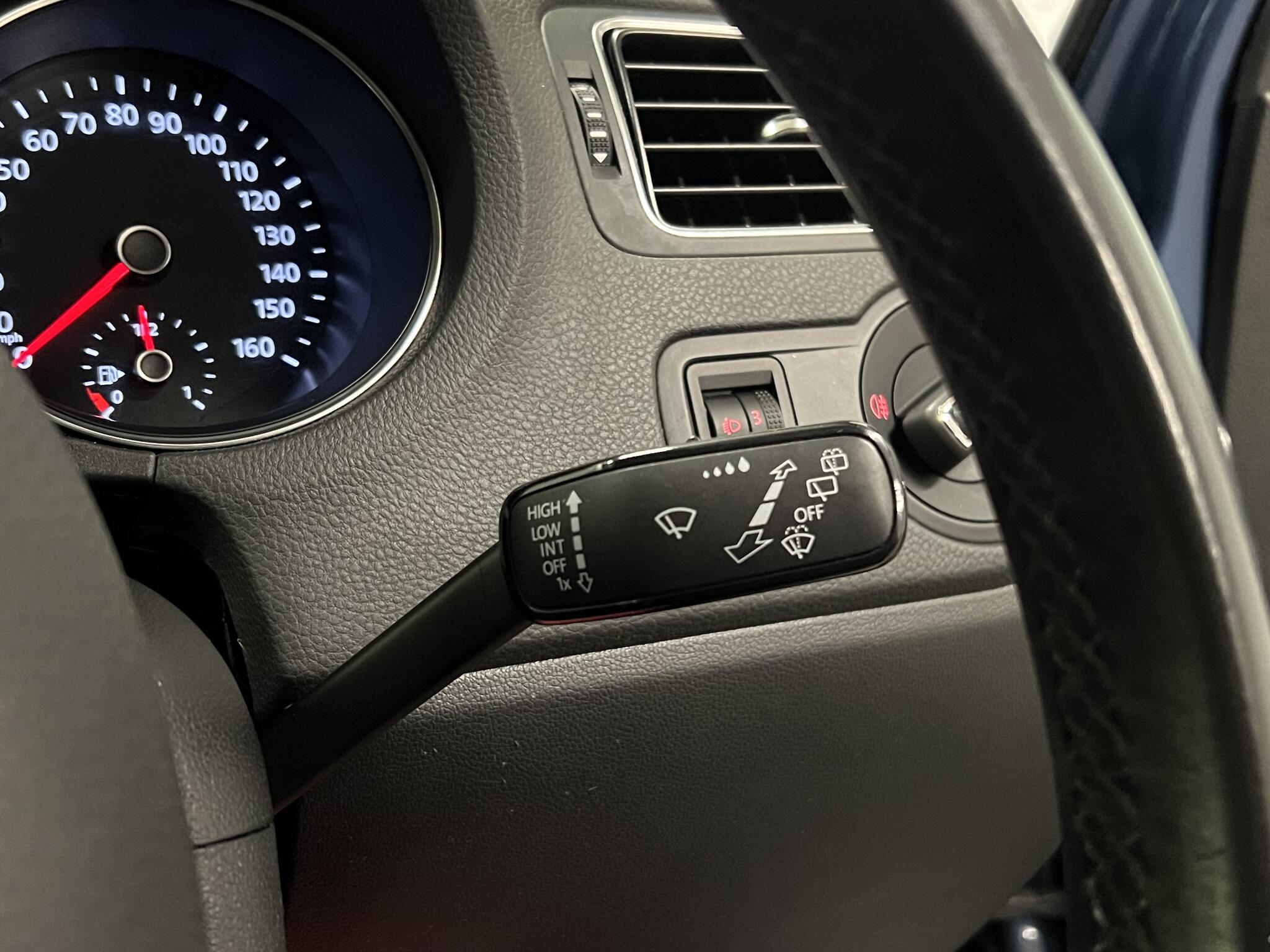 2015 Volkswagen Polo - Image 28