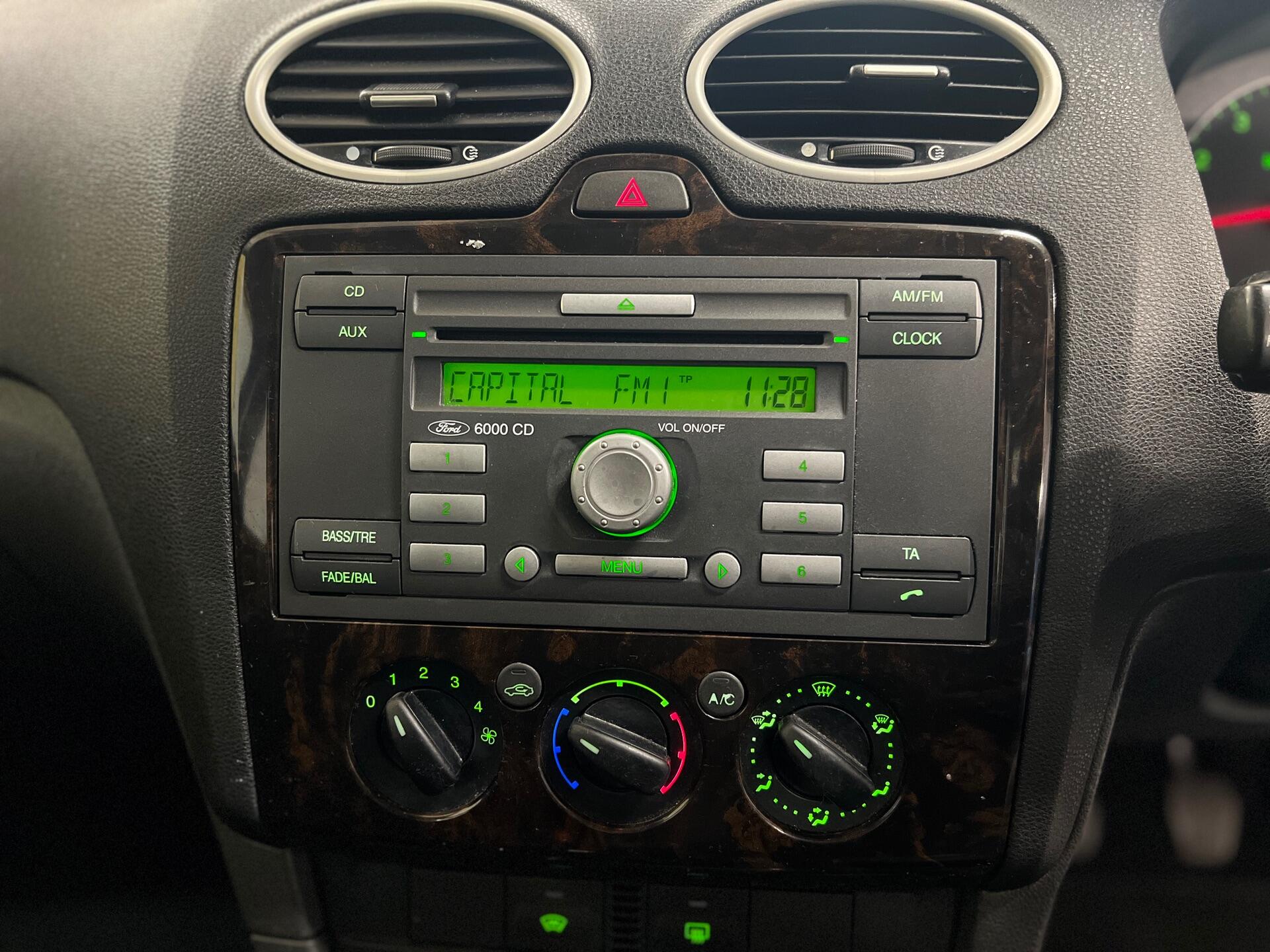 2007 Ford Focus - Image 25