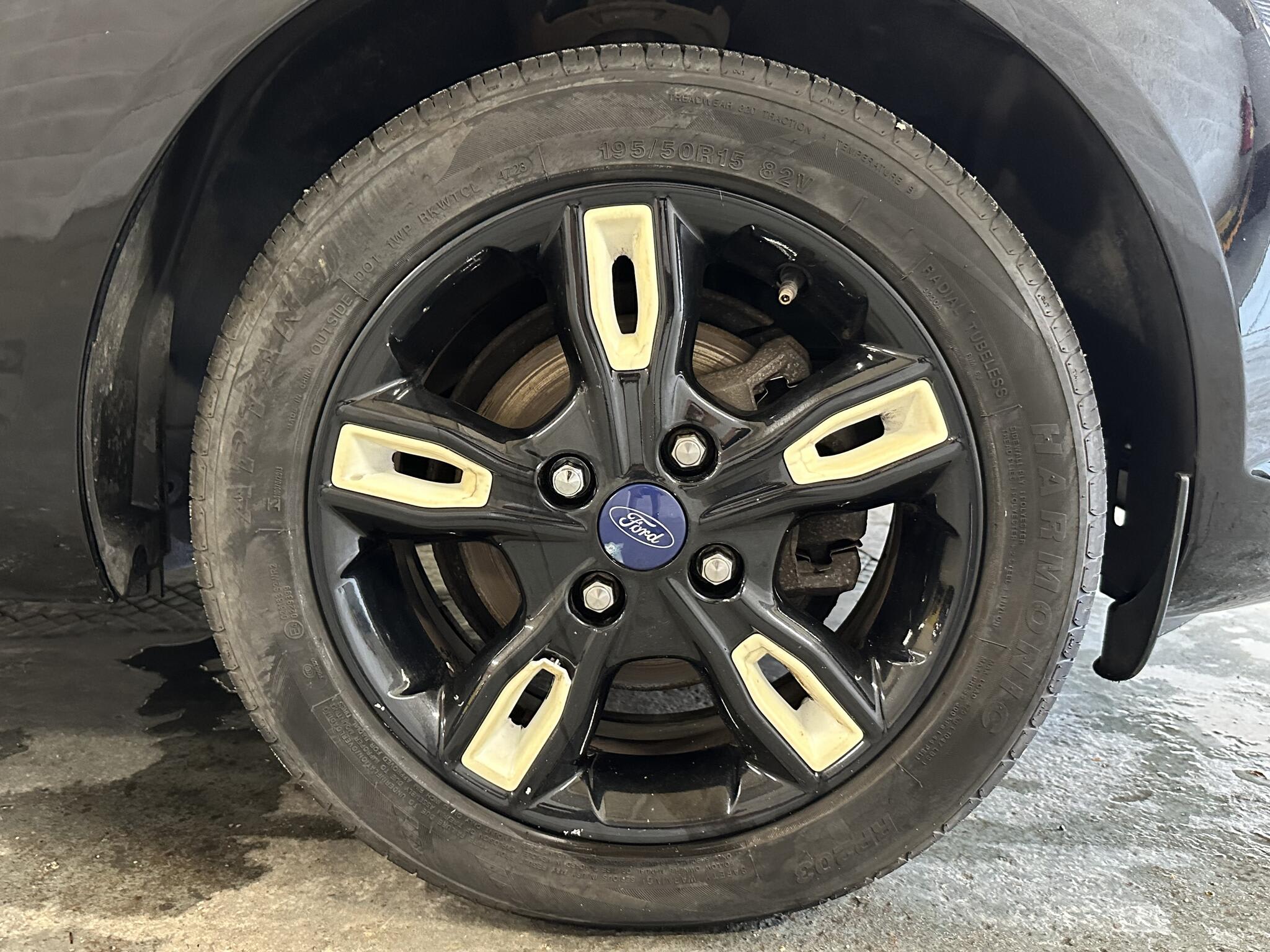 2016 Ford Fiesta - Image 16