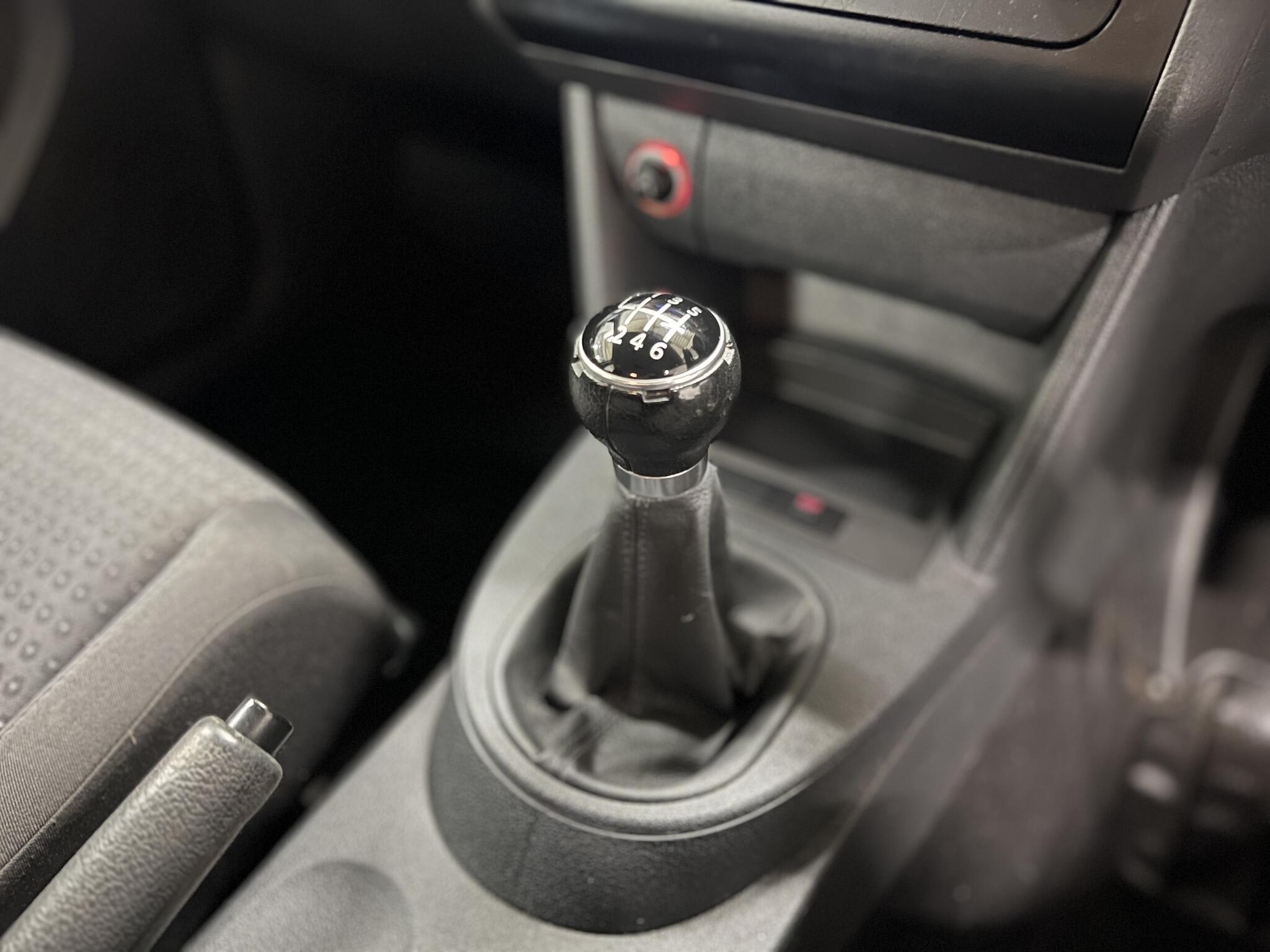 2006 Volkswagen Touran - Image 23