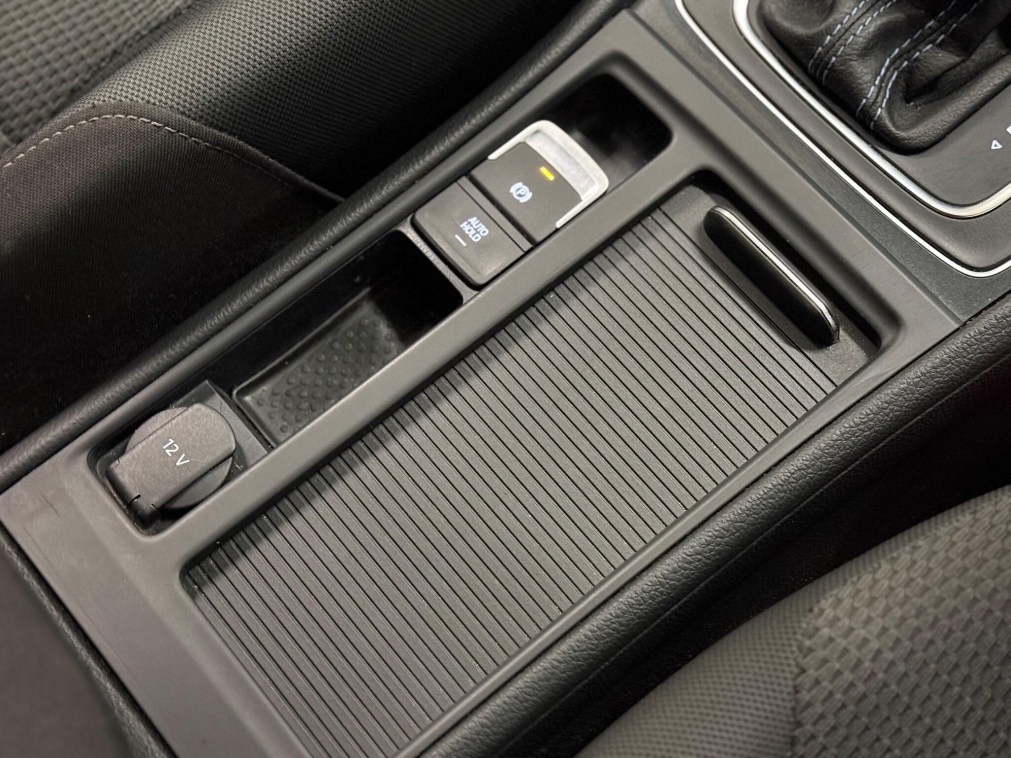 2018 Volkswagen e-Golf - Image 42