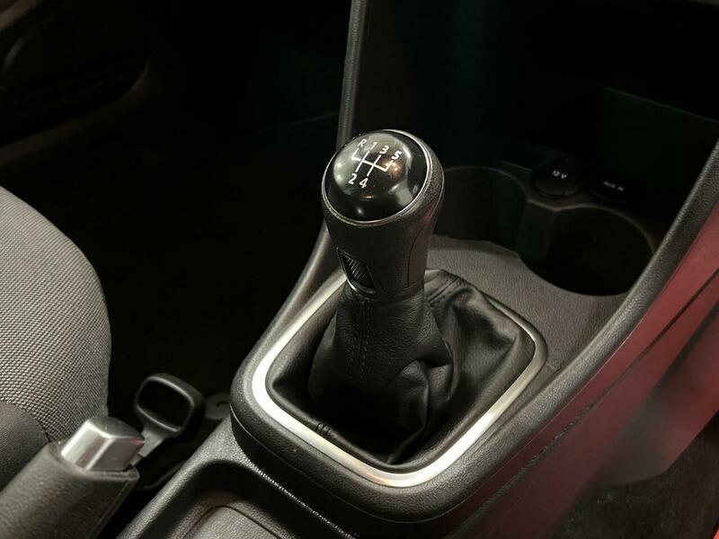 2013 Volkswagen Polo - Image 34