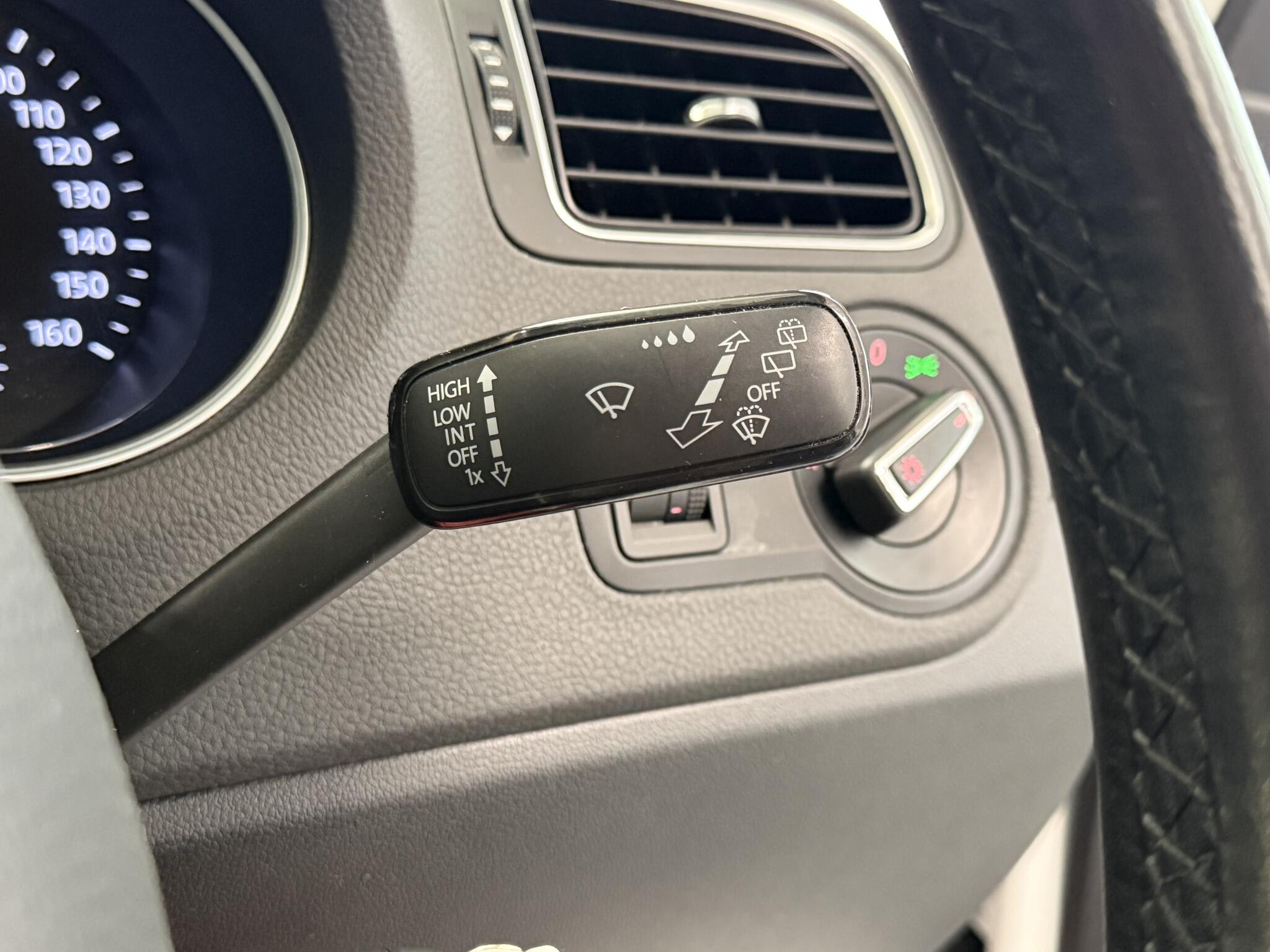 2014 Volkswagen Polo - Image 27