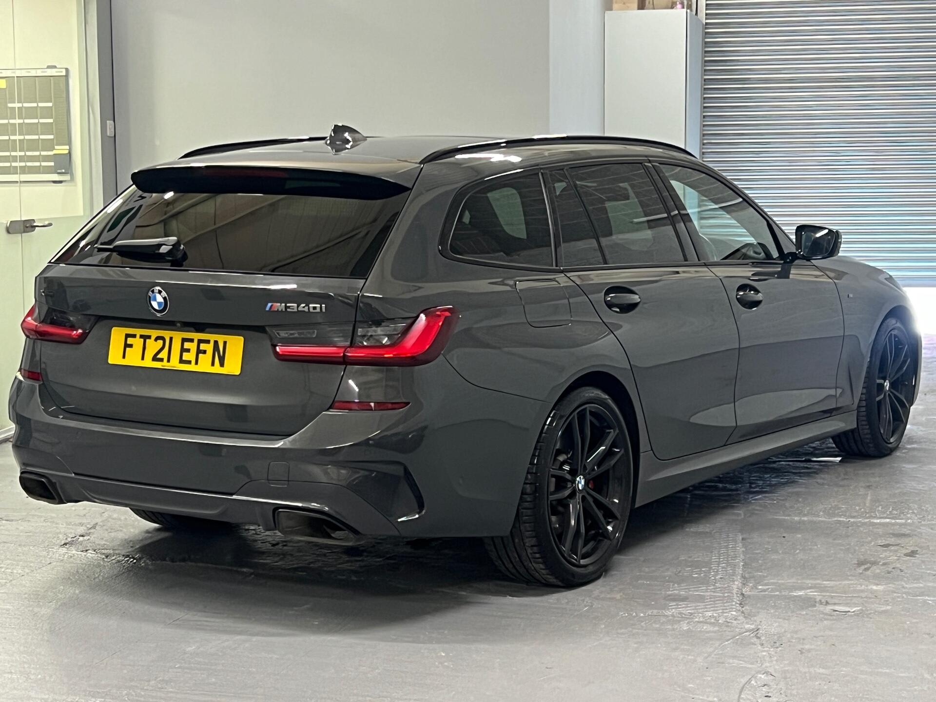 2021 BMW 3 Series - Image 9