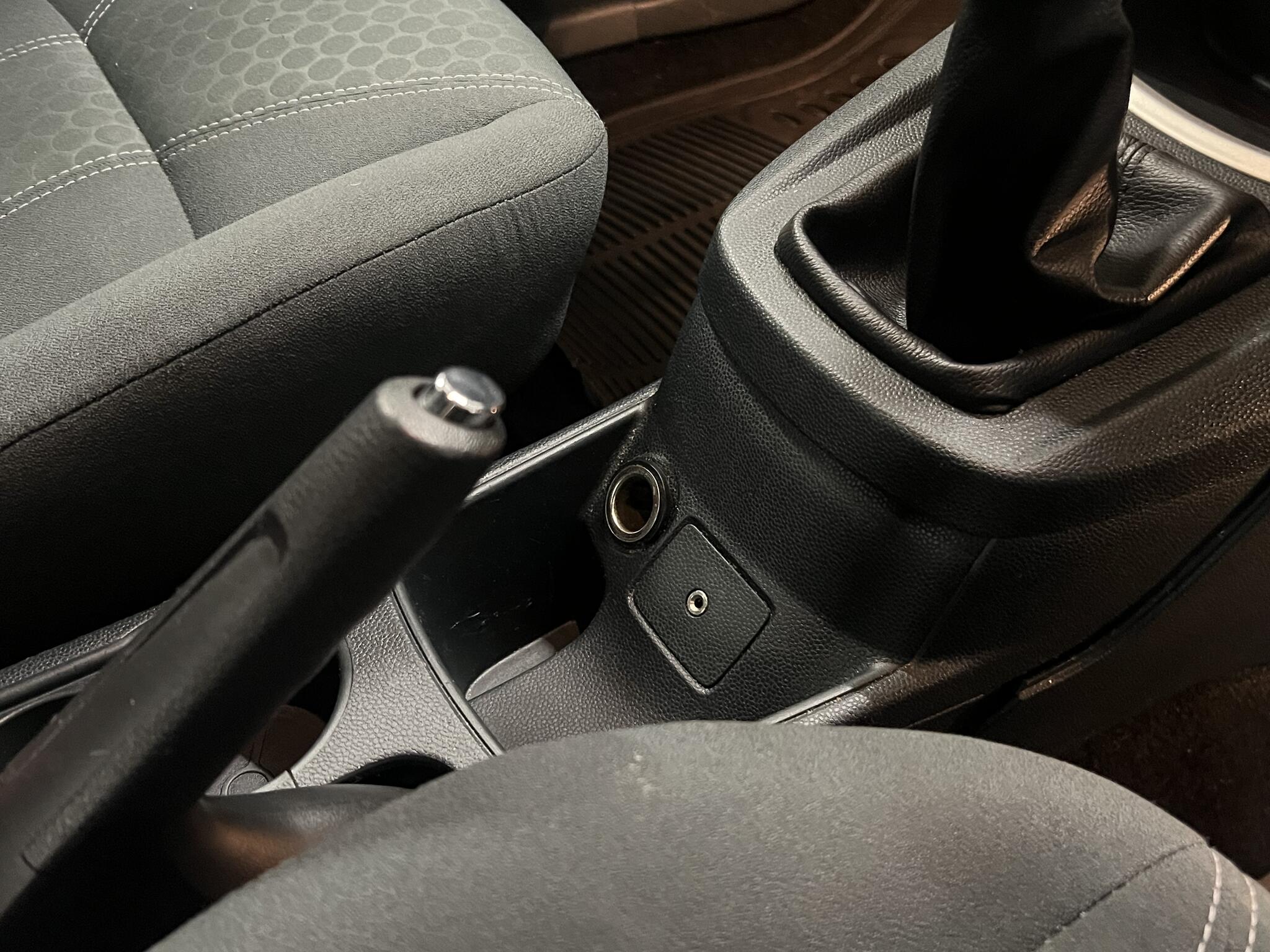 2009 Ford Fiesta - Image 33