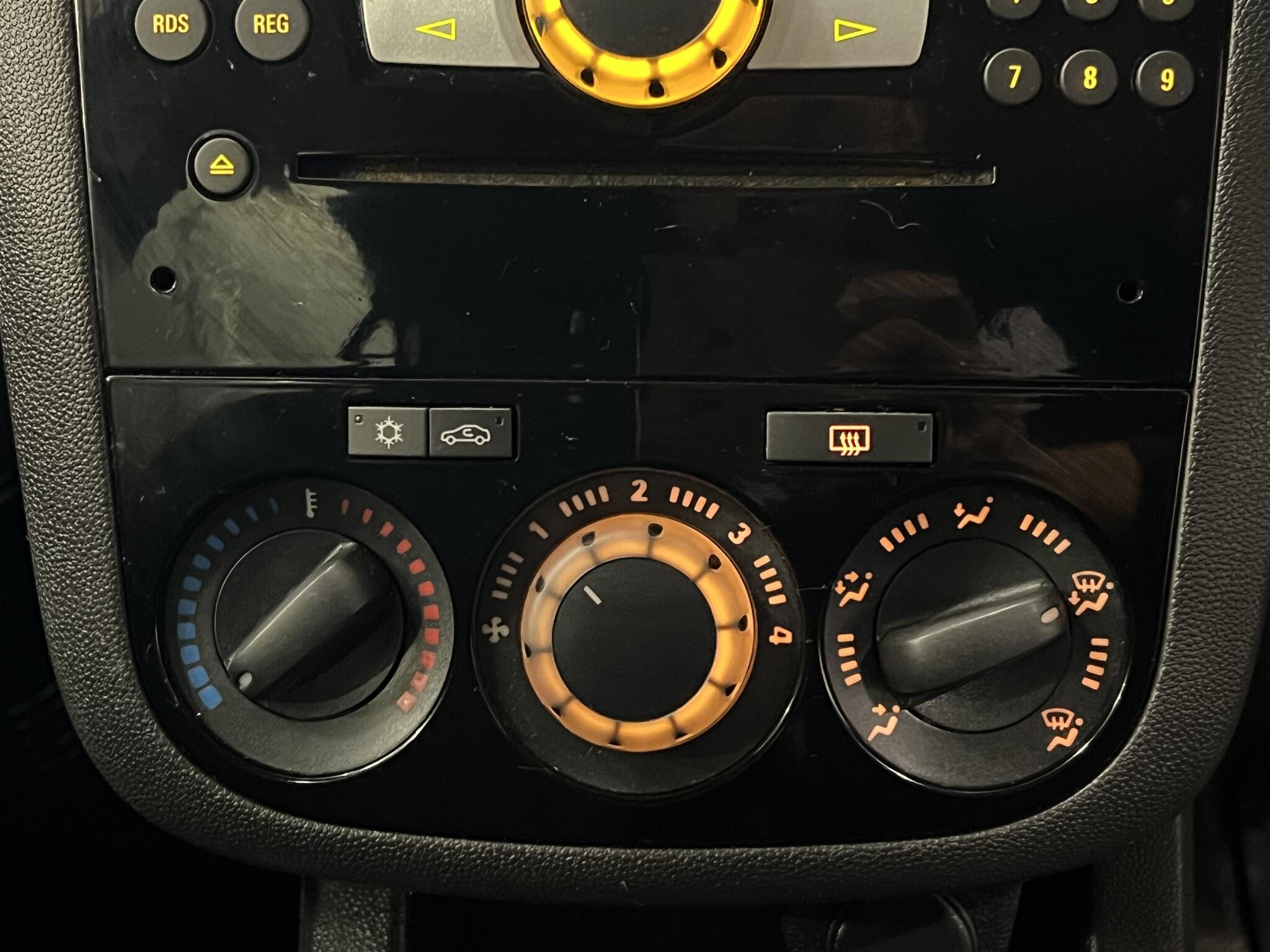 2014 Vauxhall Corsa - Image 30