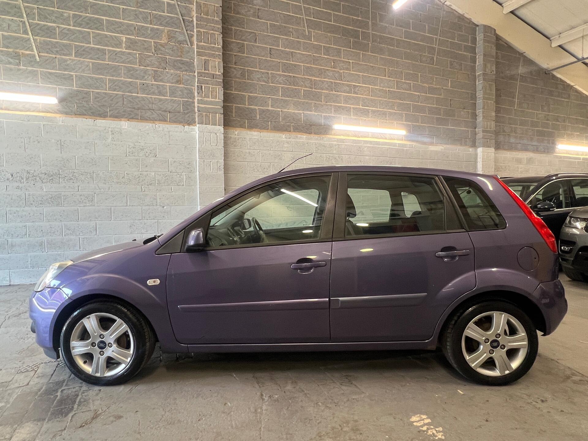 2009 Ford Fiesta - Image 11