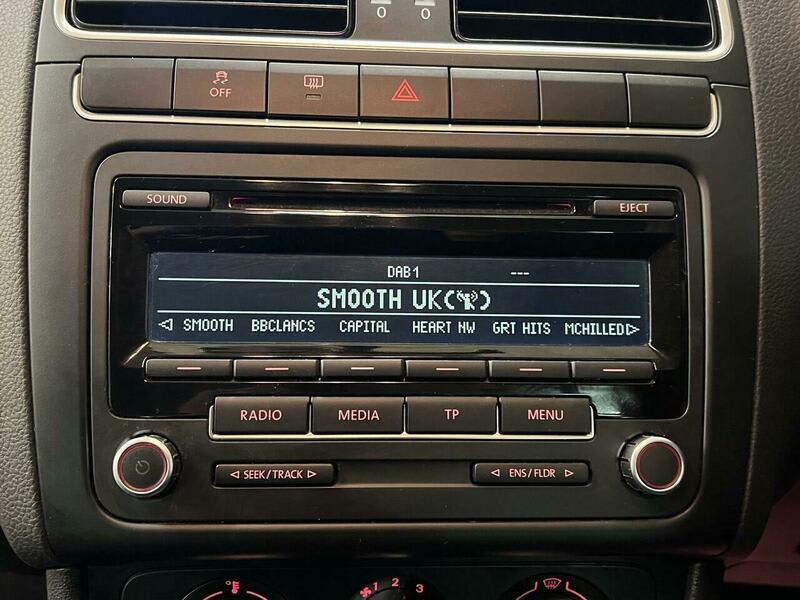 2013 Volkswagen Polo - Image 32