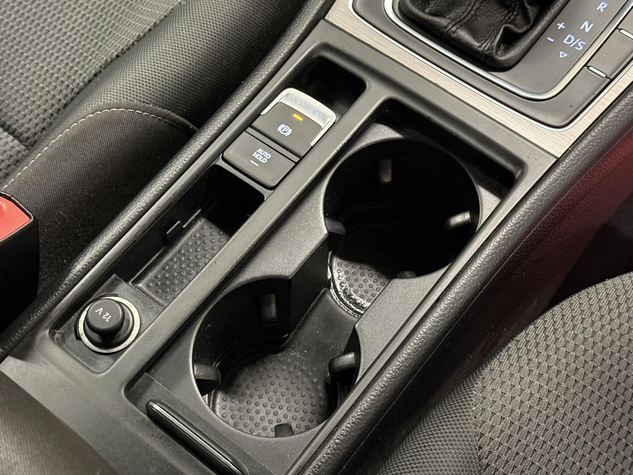 2014 Volkswagen Golf - Image 30