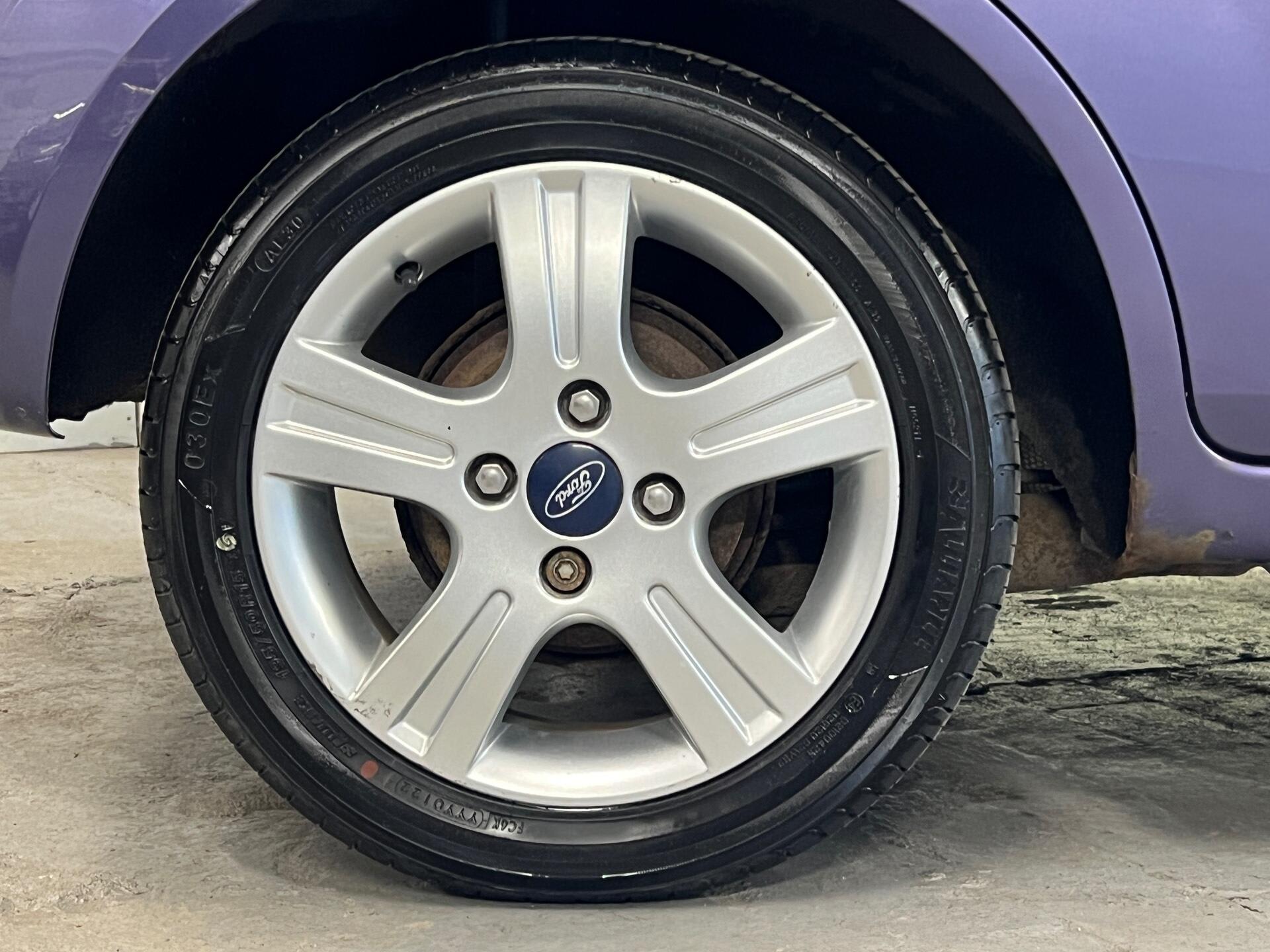 2009 Ford Fiesta - Image 16