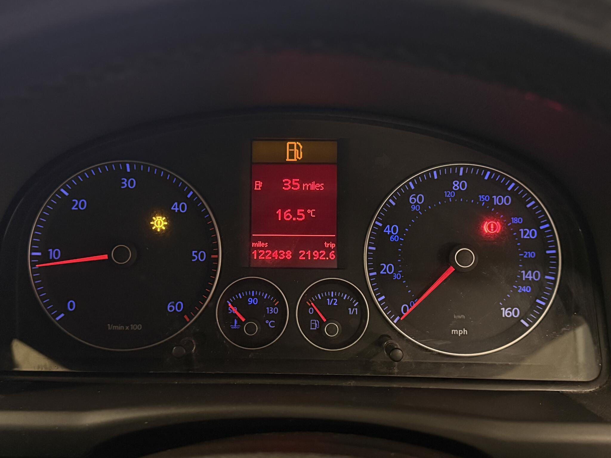 2010 Volkswagen Touran - Image 24