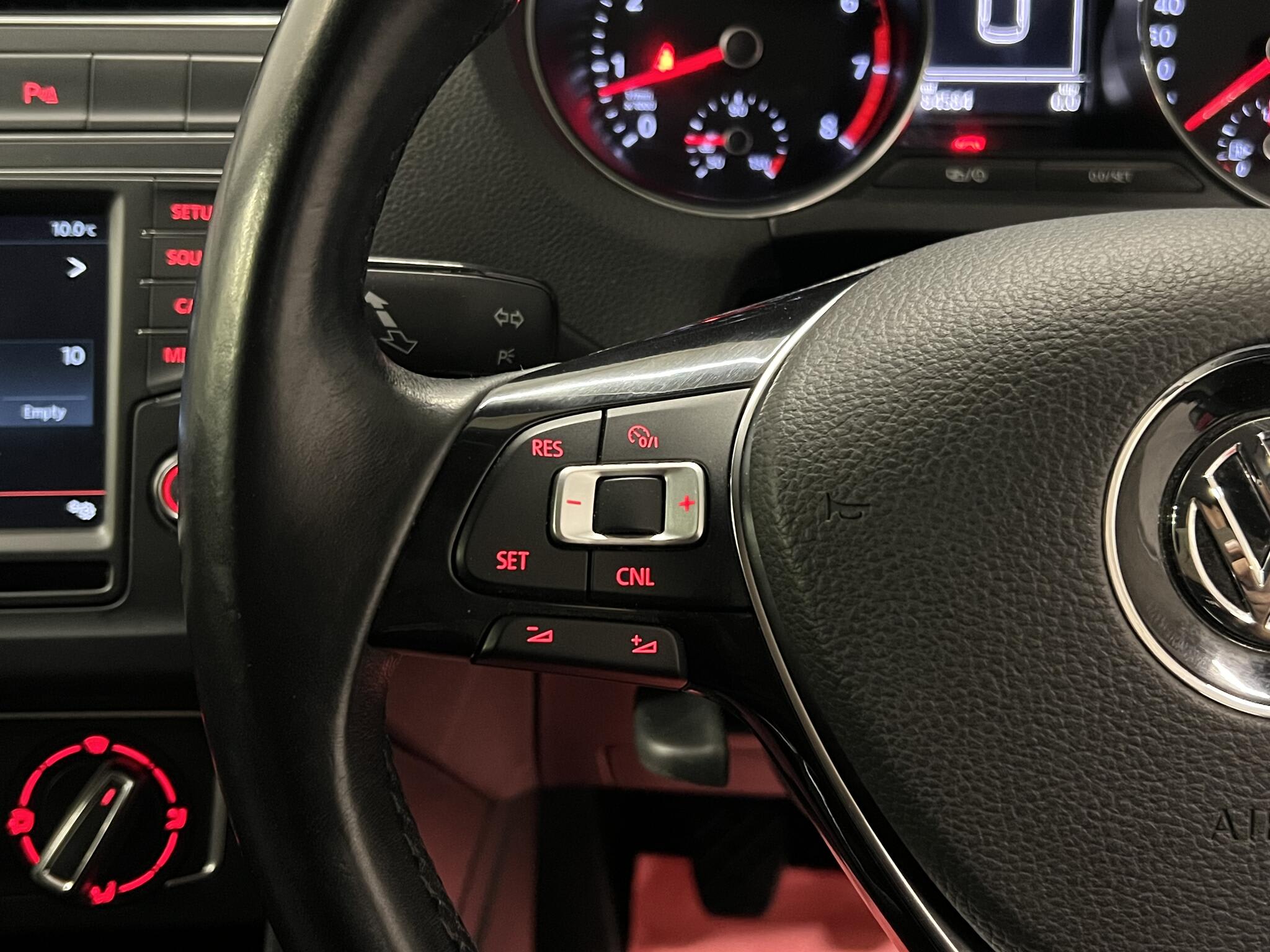 2015 Volkswagen Polo - Image 25