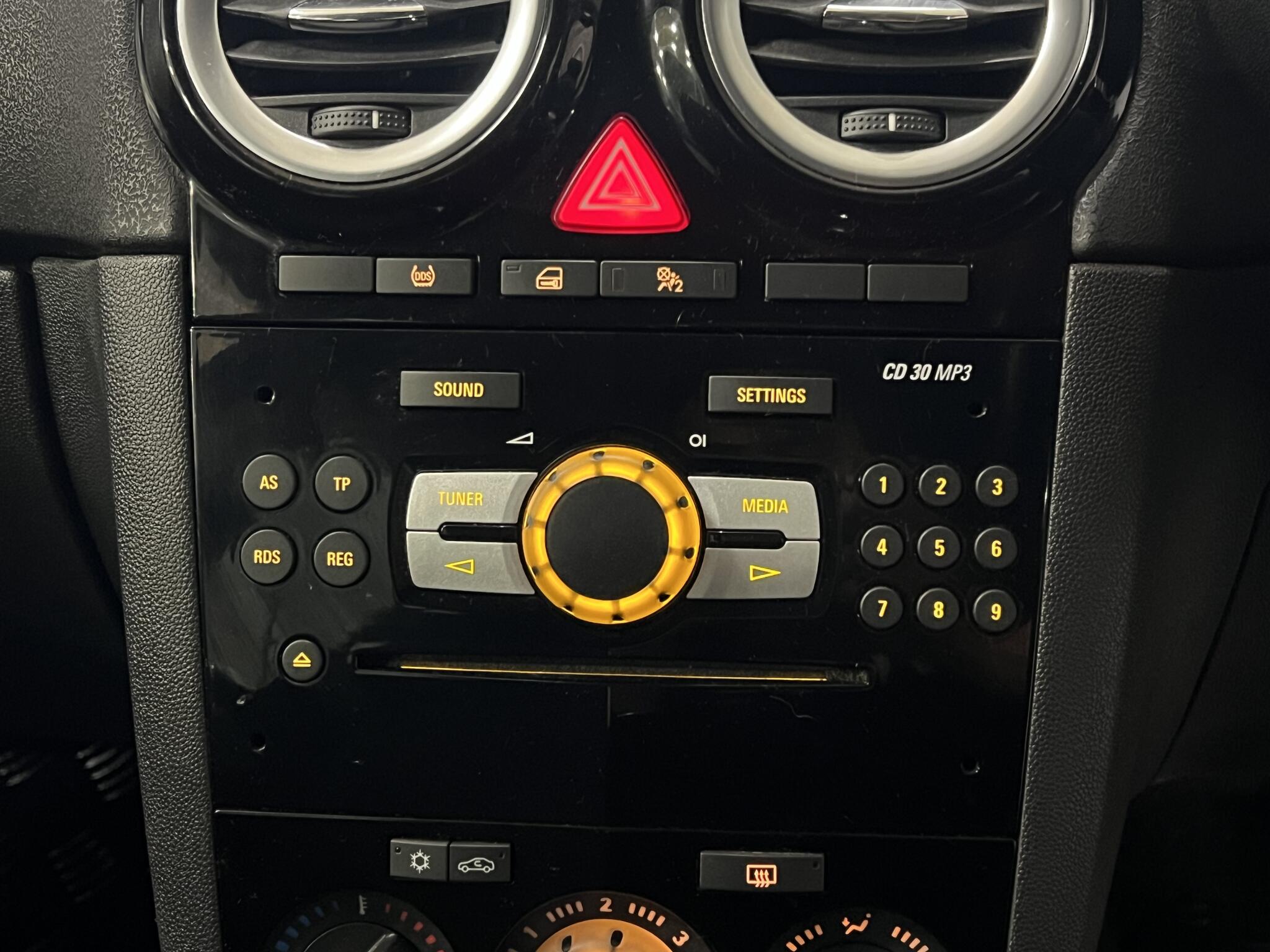 2014 Vauxhall Corsa - Image 27