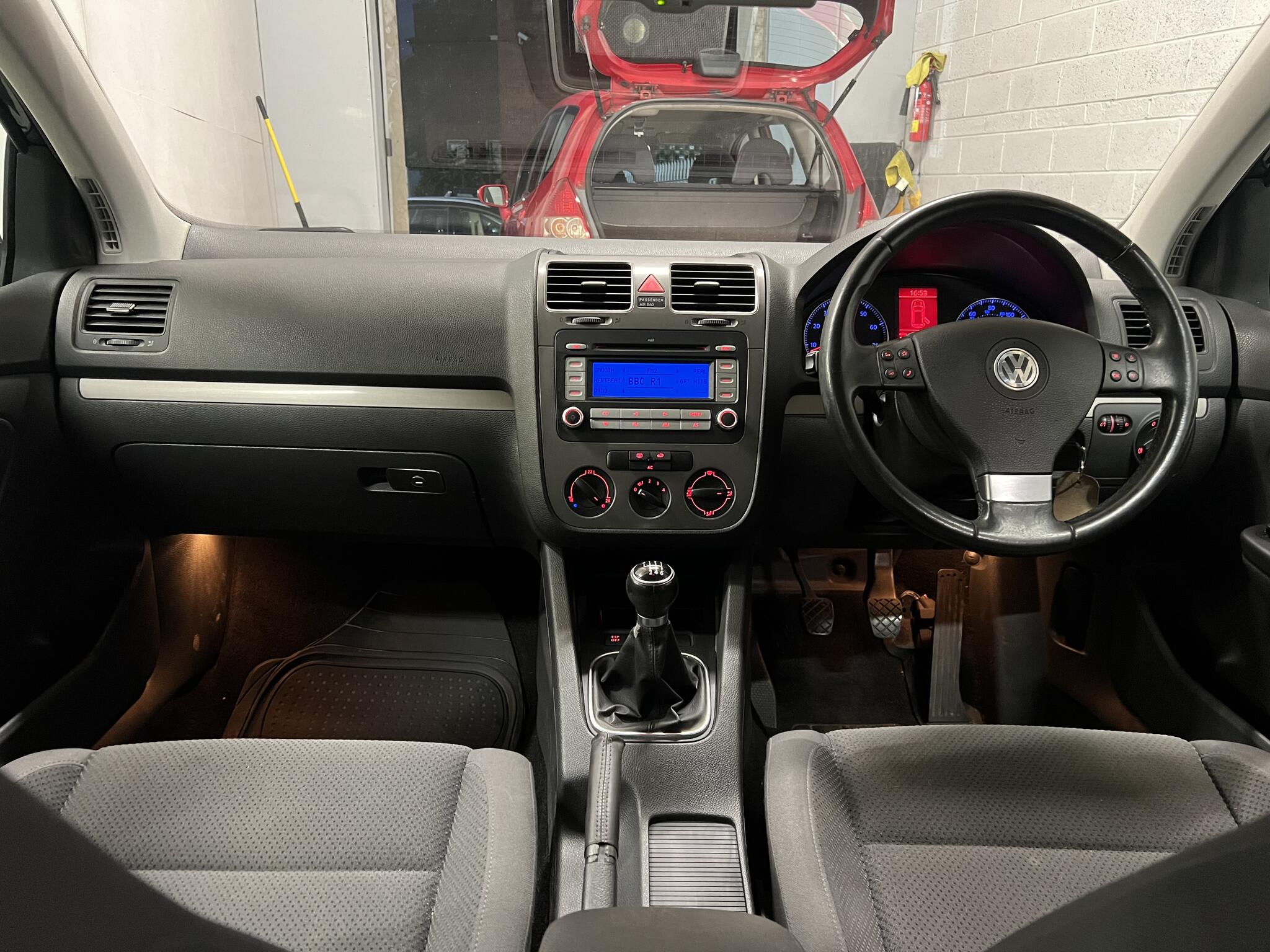 2008 Volkswagen Golf - Image 27