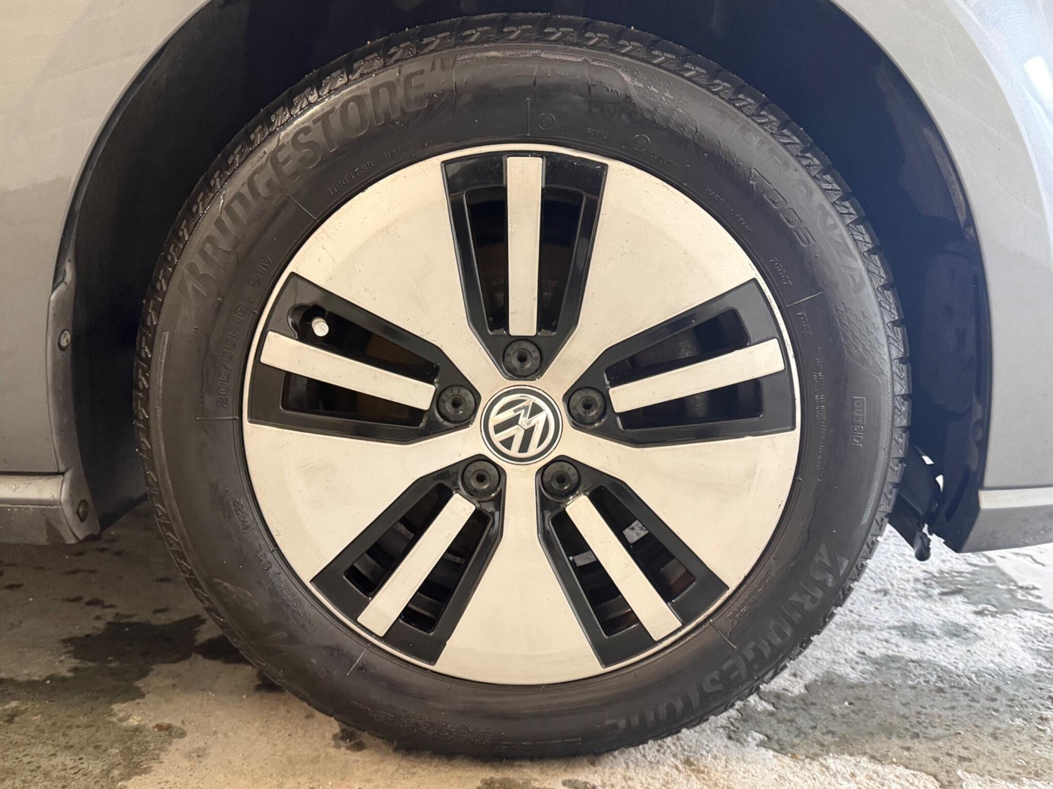 2018 Volkswagen e-Golf - Image 20