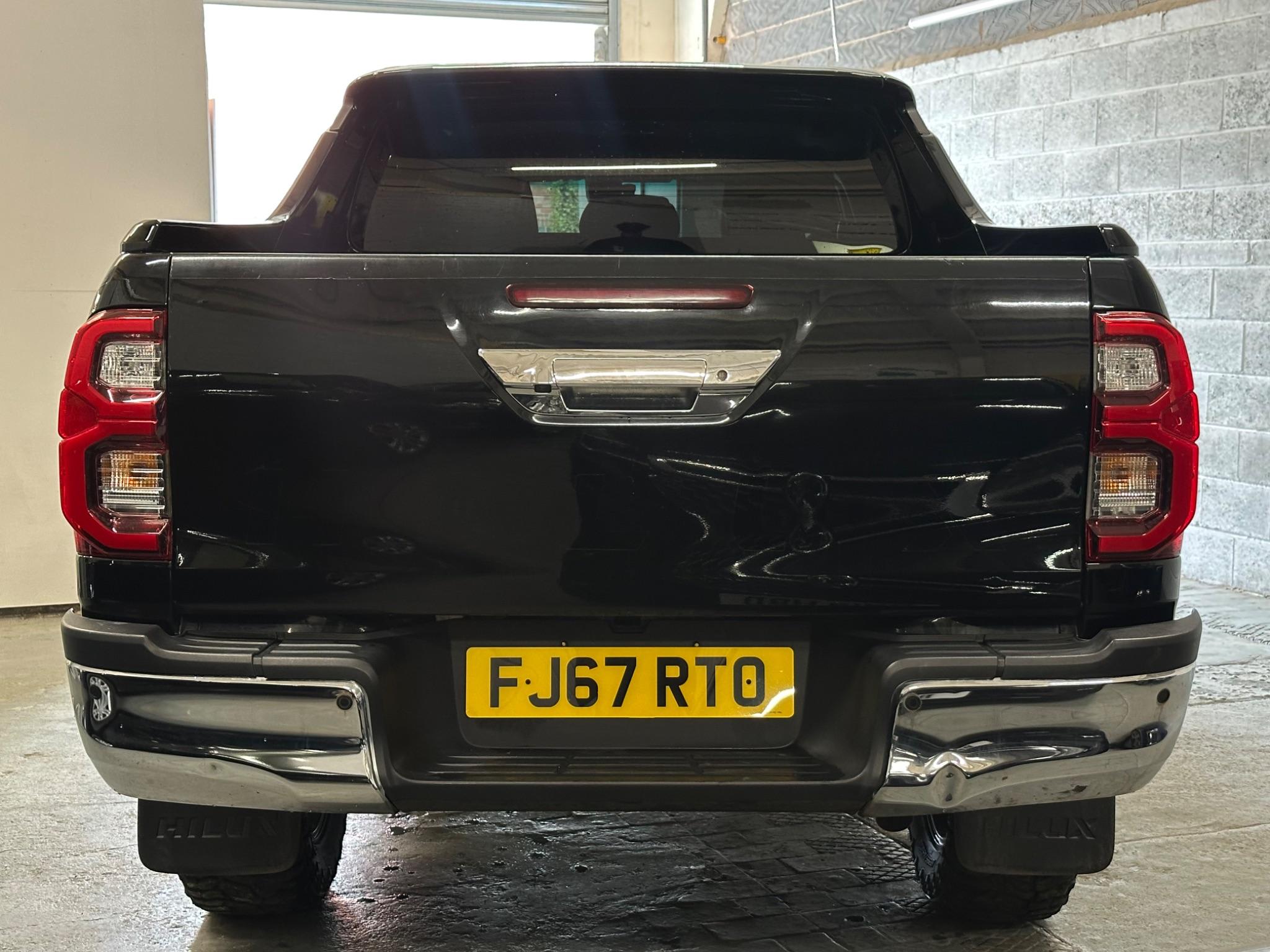 2017 Toyota Hilux - Image 9