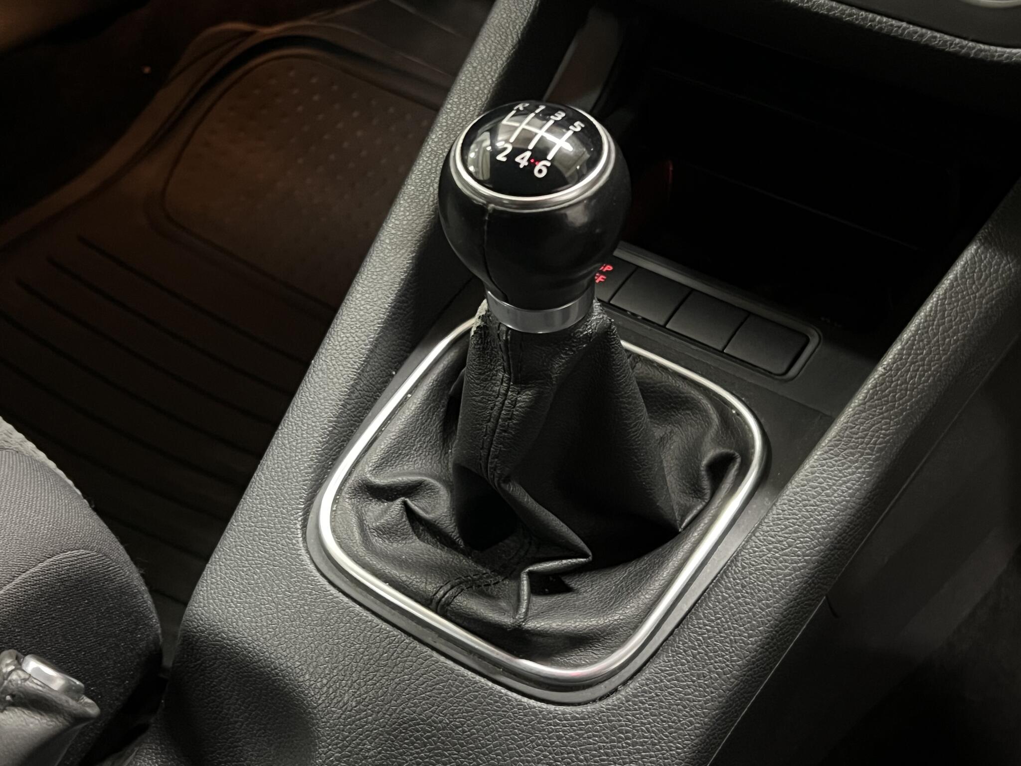 2008 Volkswagen Golf - Image 31