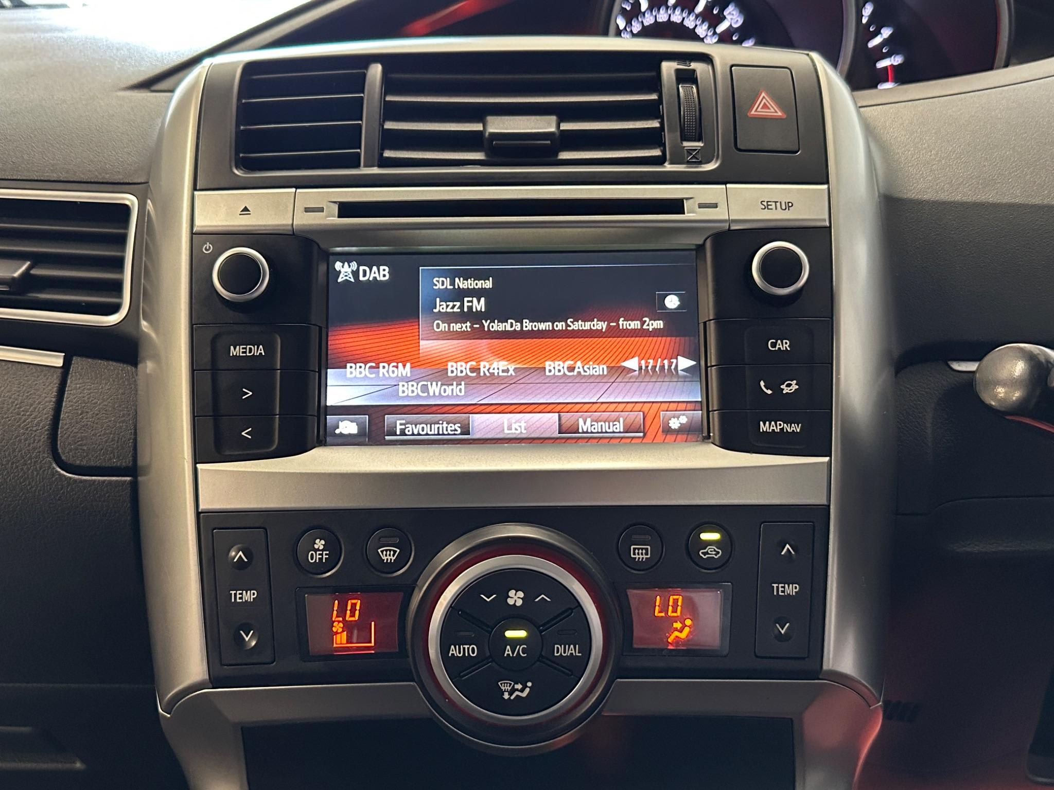 2015 Toyota Verso - Image 30