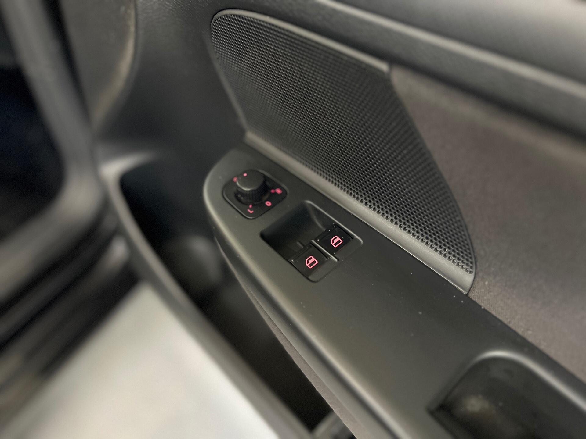 2006 Volkswagen Golf - Image 18