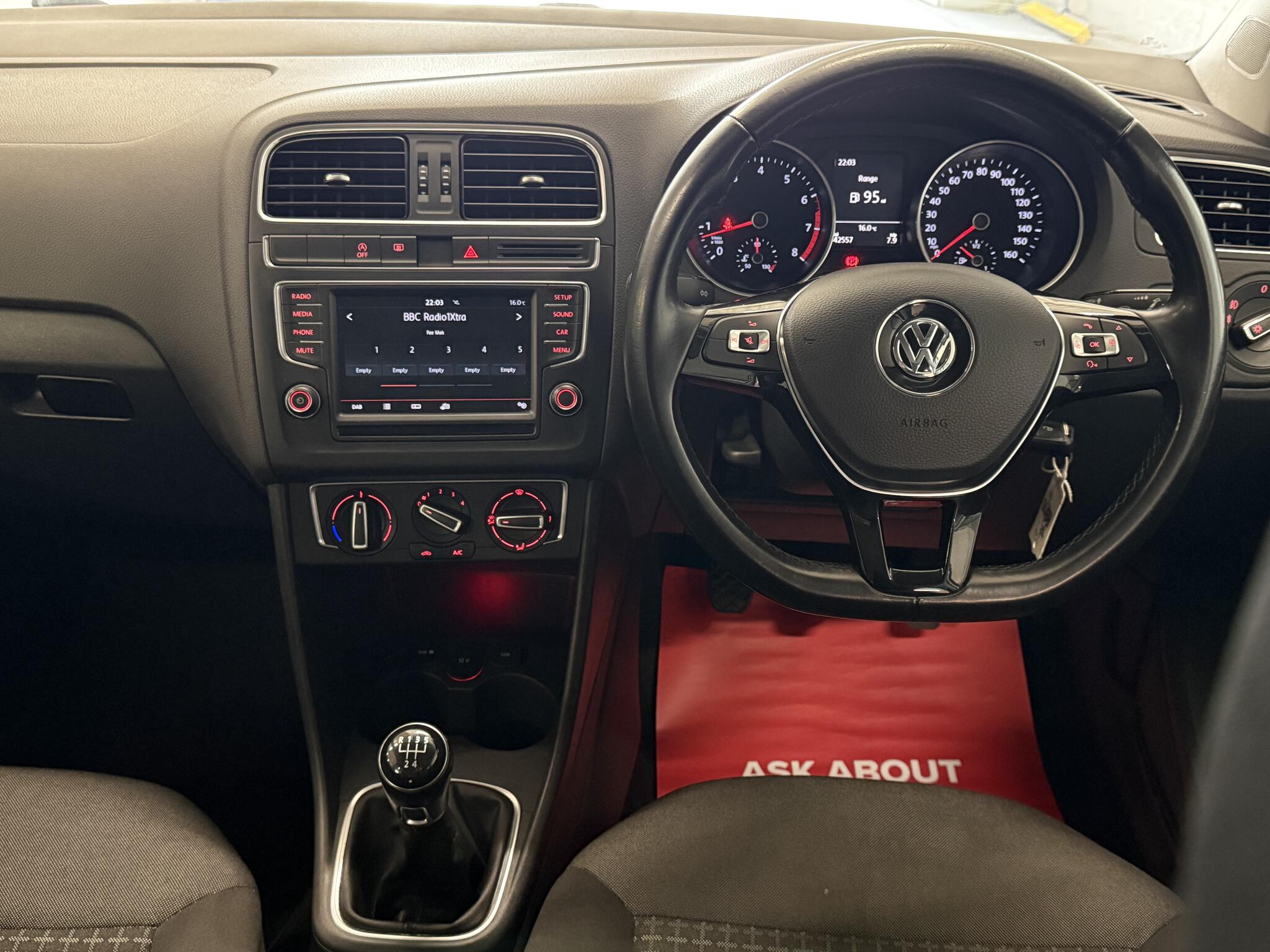 2014 Volkswagen Polo - Image 34