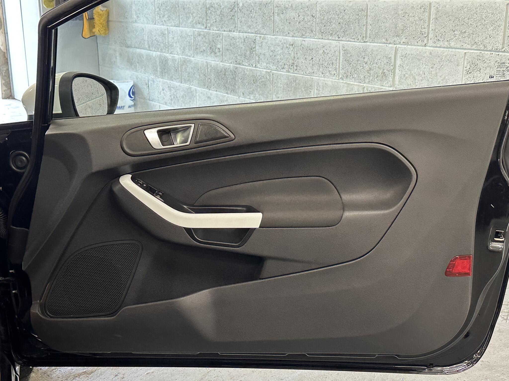 2016 Ford Fiesta - Image 18