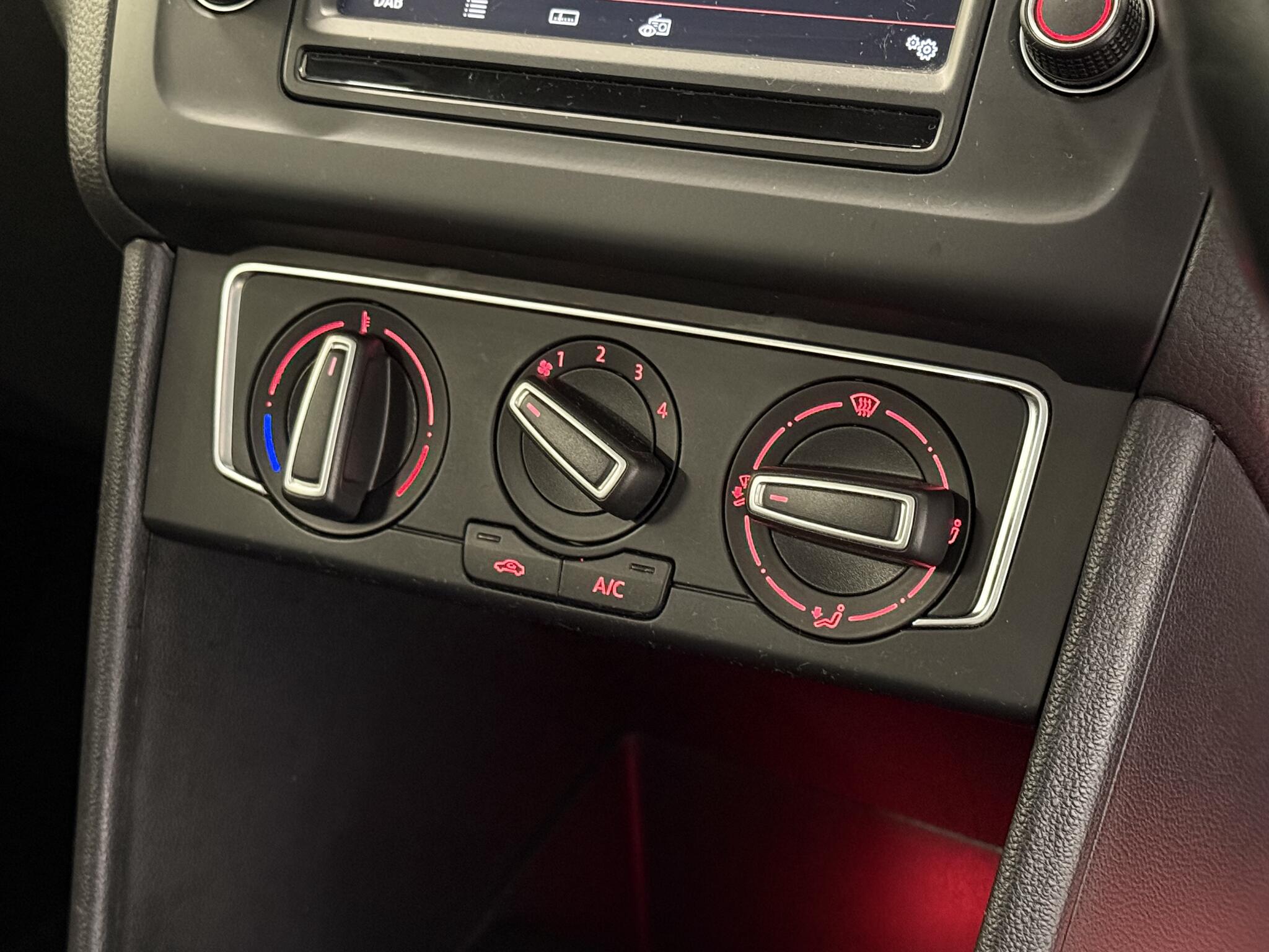 2014 Volkswagen Polo - Image 32