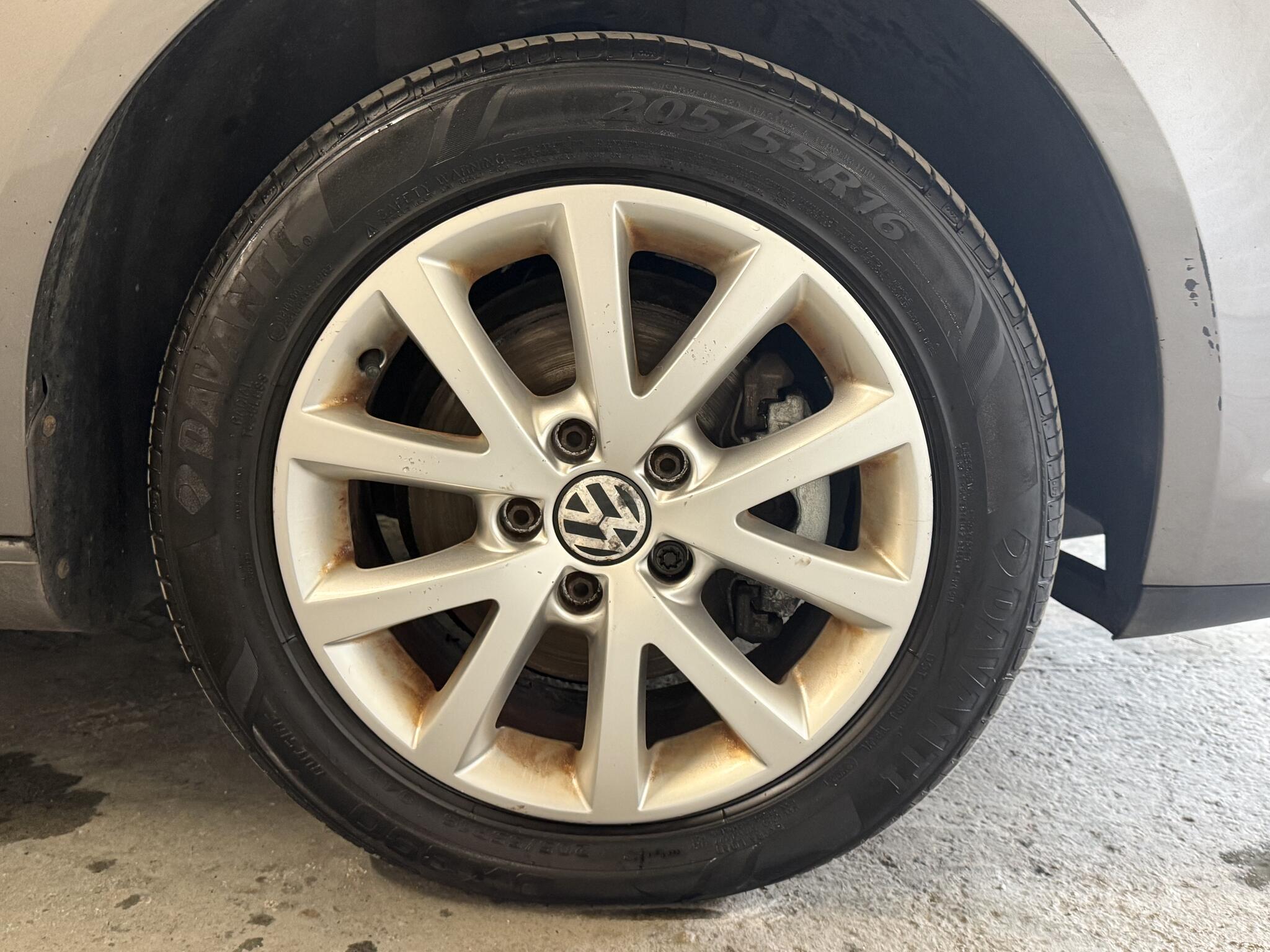 2010 Volkswagen Touran - Image 11