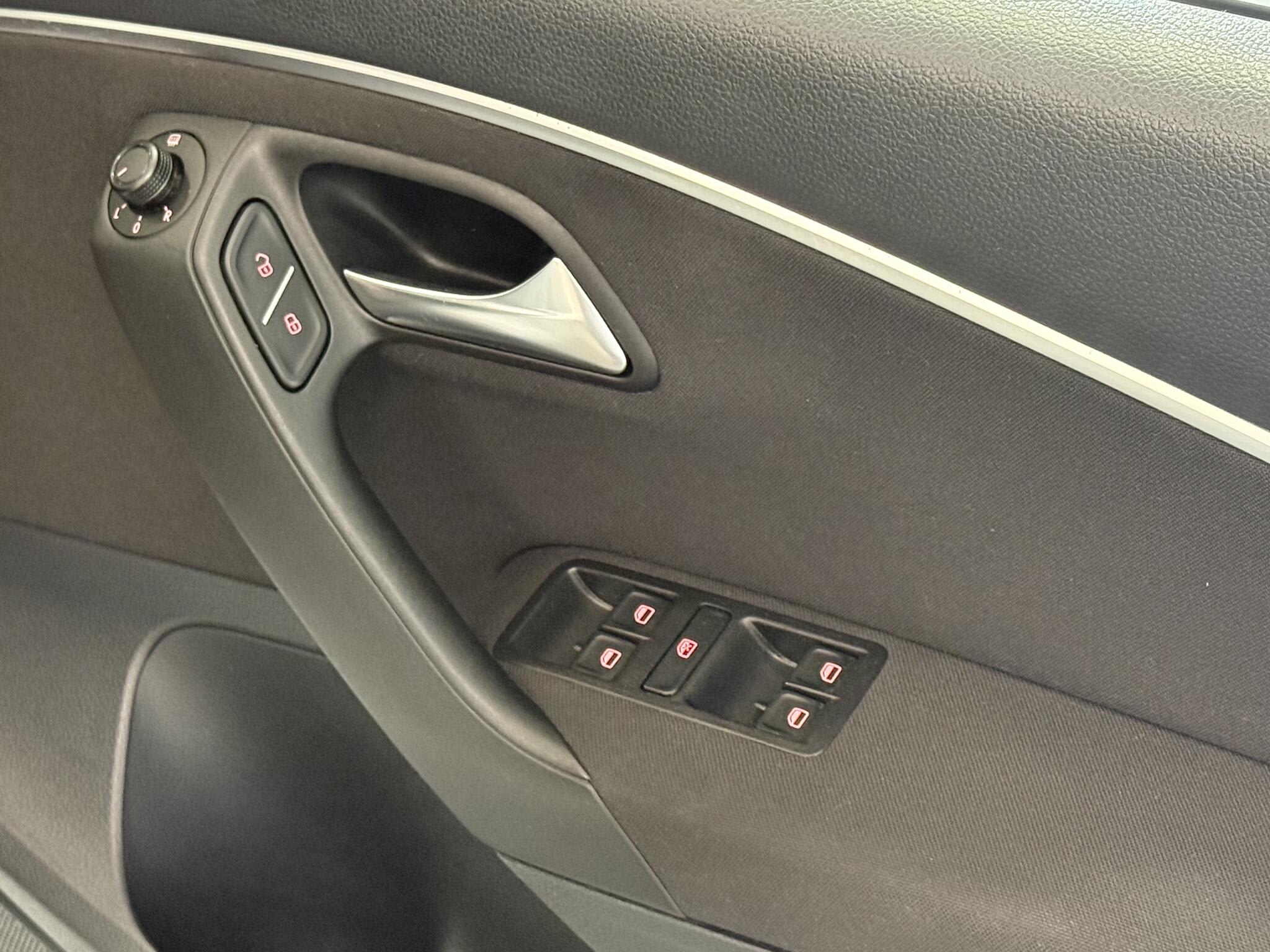 2014 Volkswagen Polo - Image 20