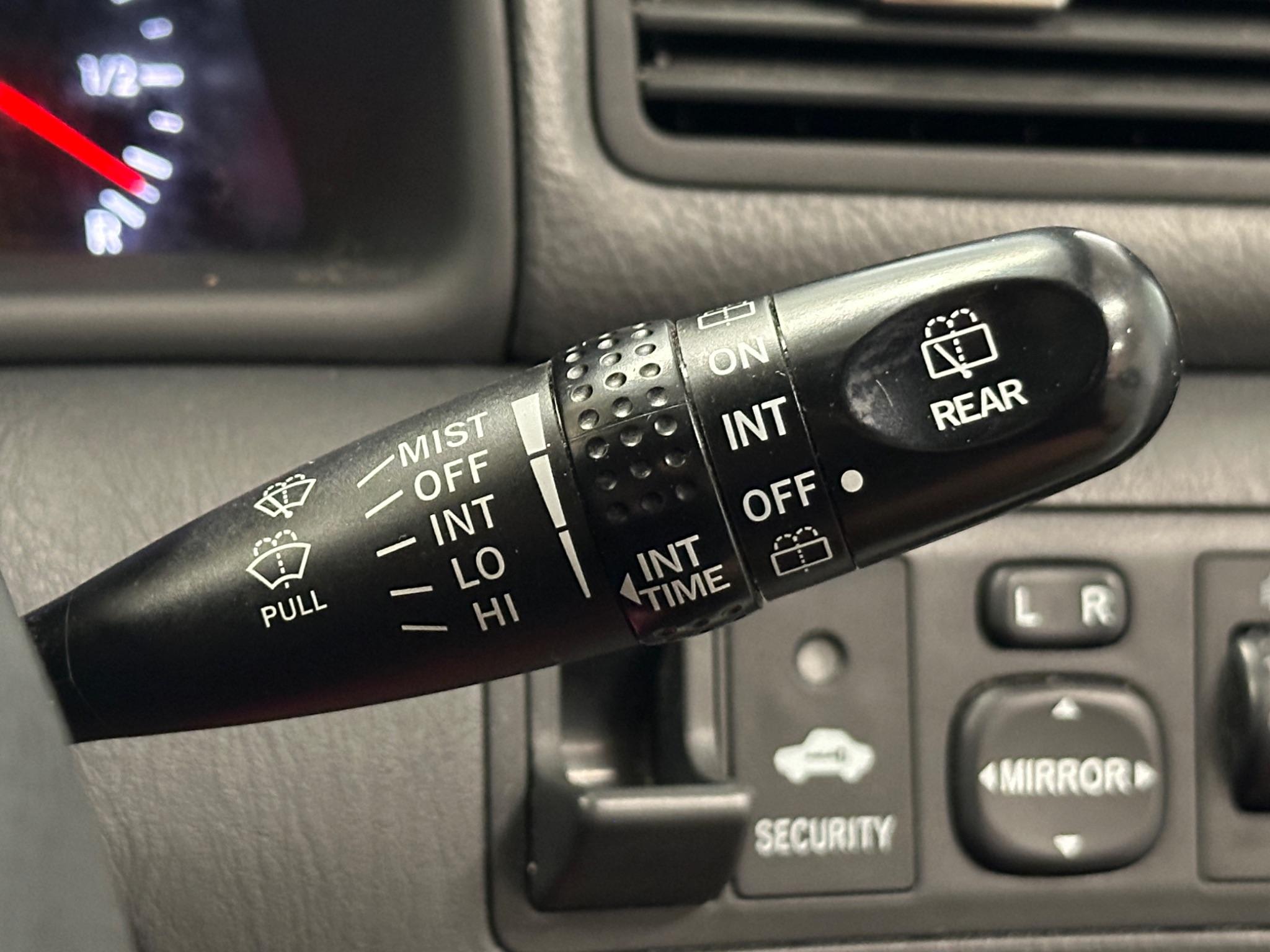 2005 Toyota Corolla - Image 20
