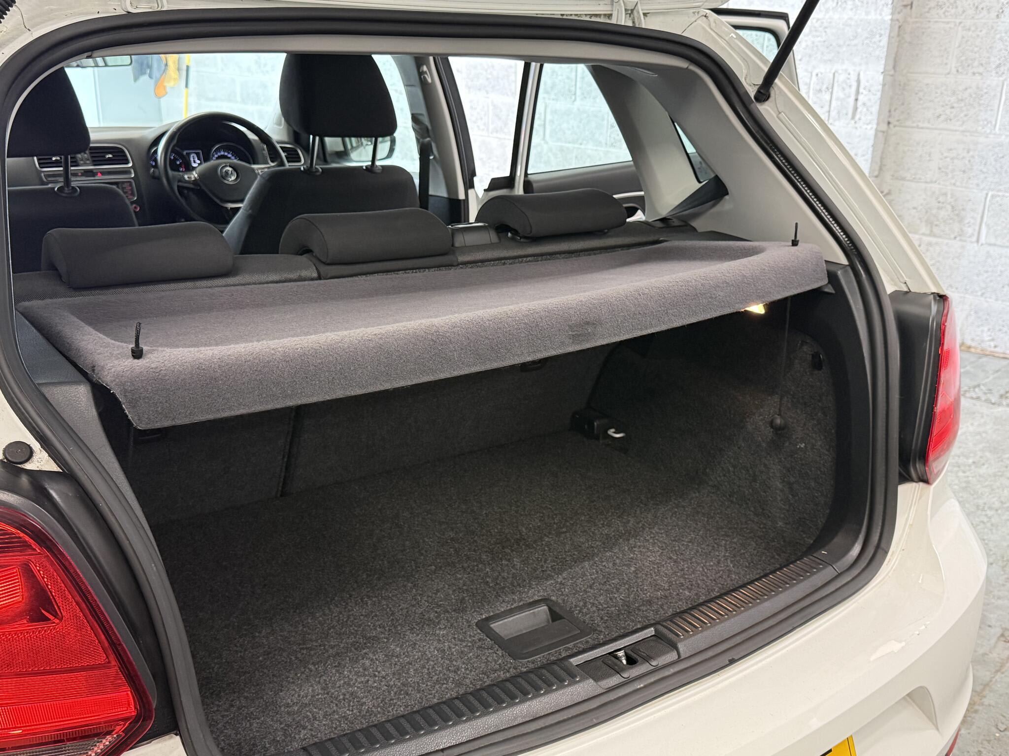 2014 Volkswagen Polo - Image 39