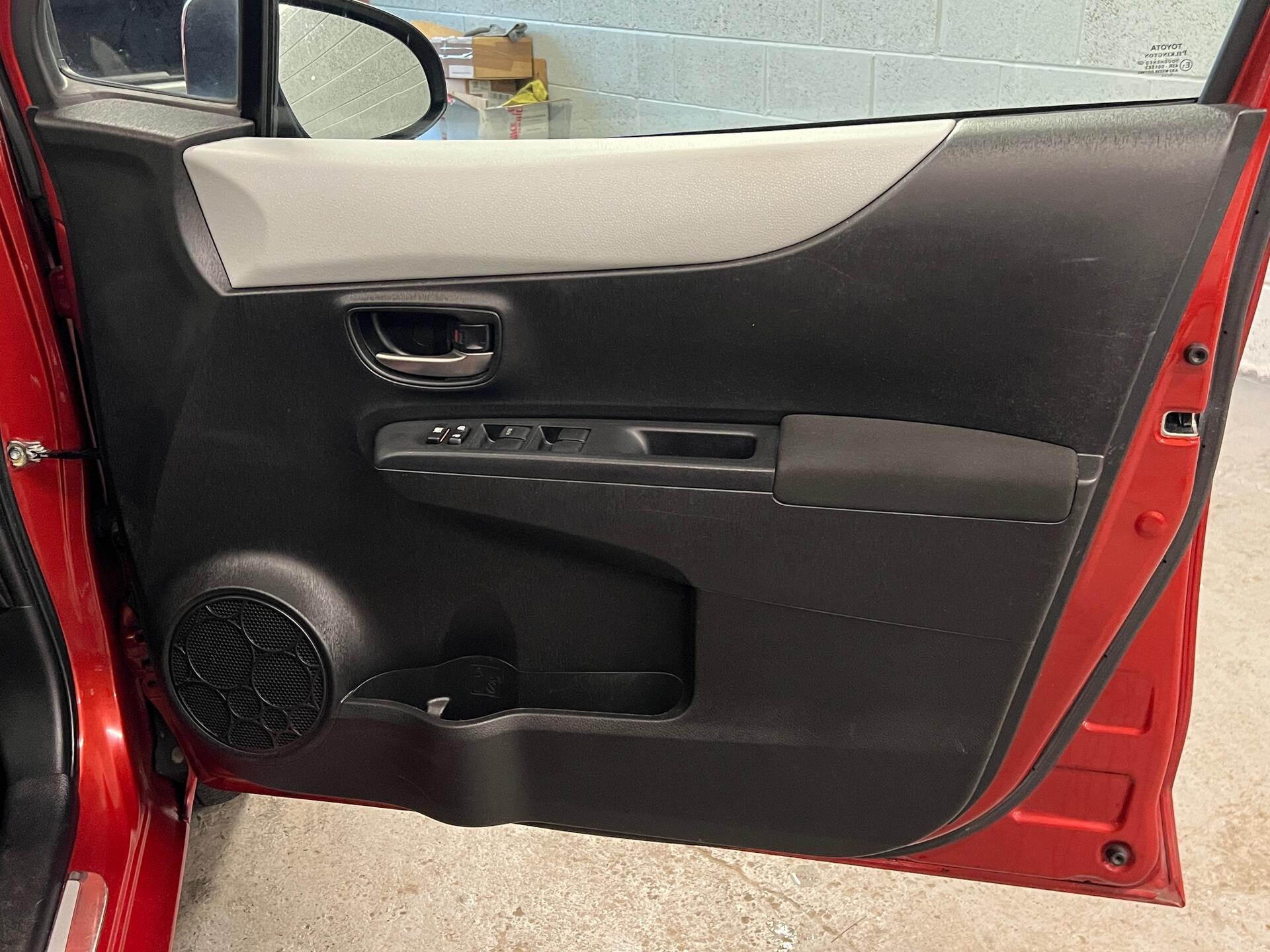 2014 Toyota Yaris - Image 24