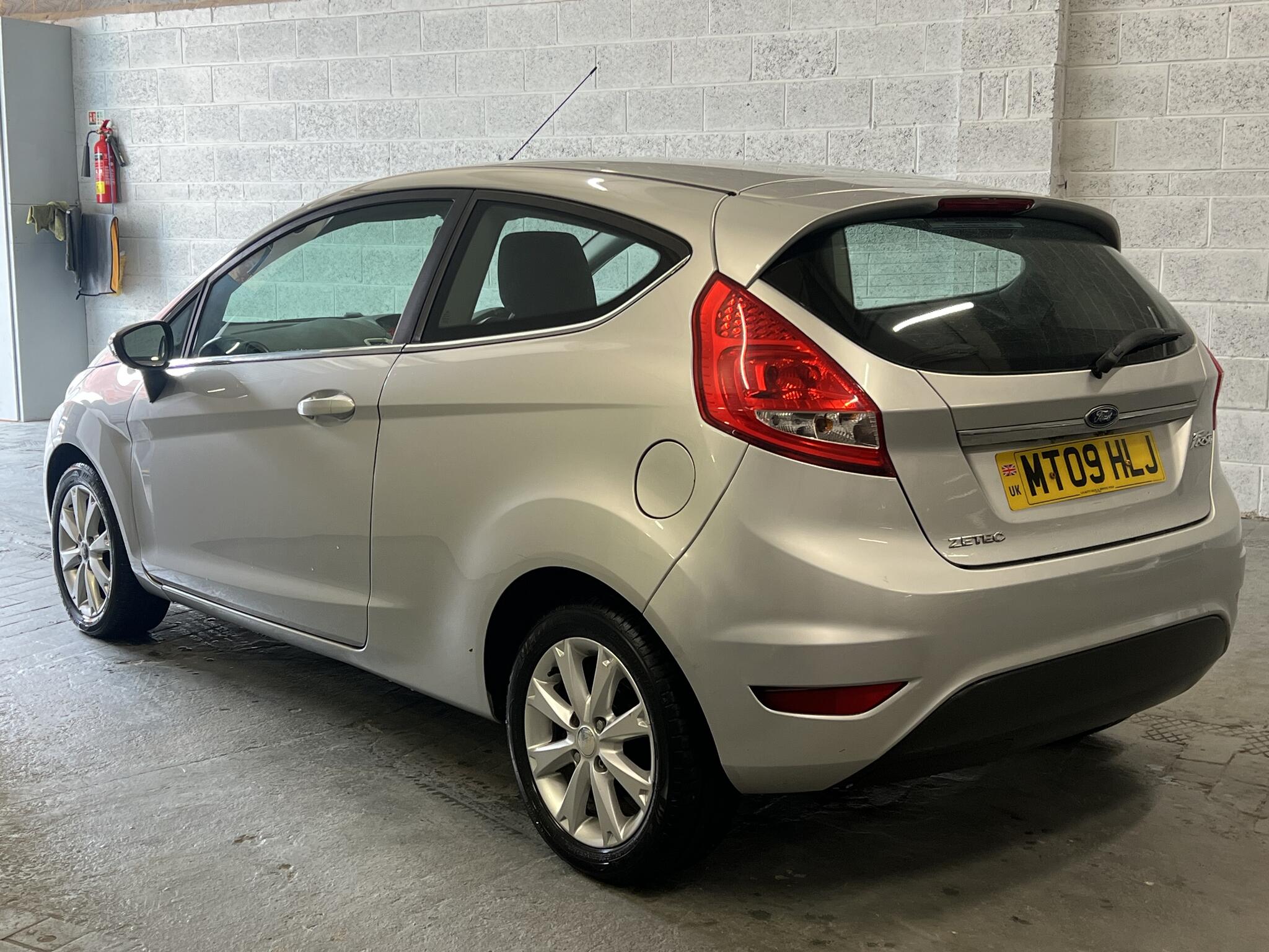 2009 Ford Fiesta - Image 9