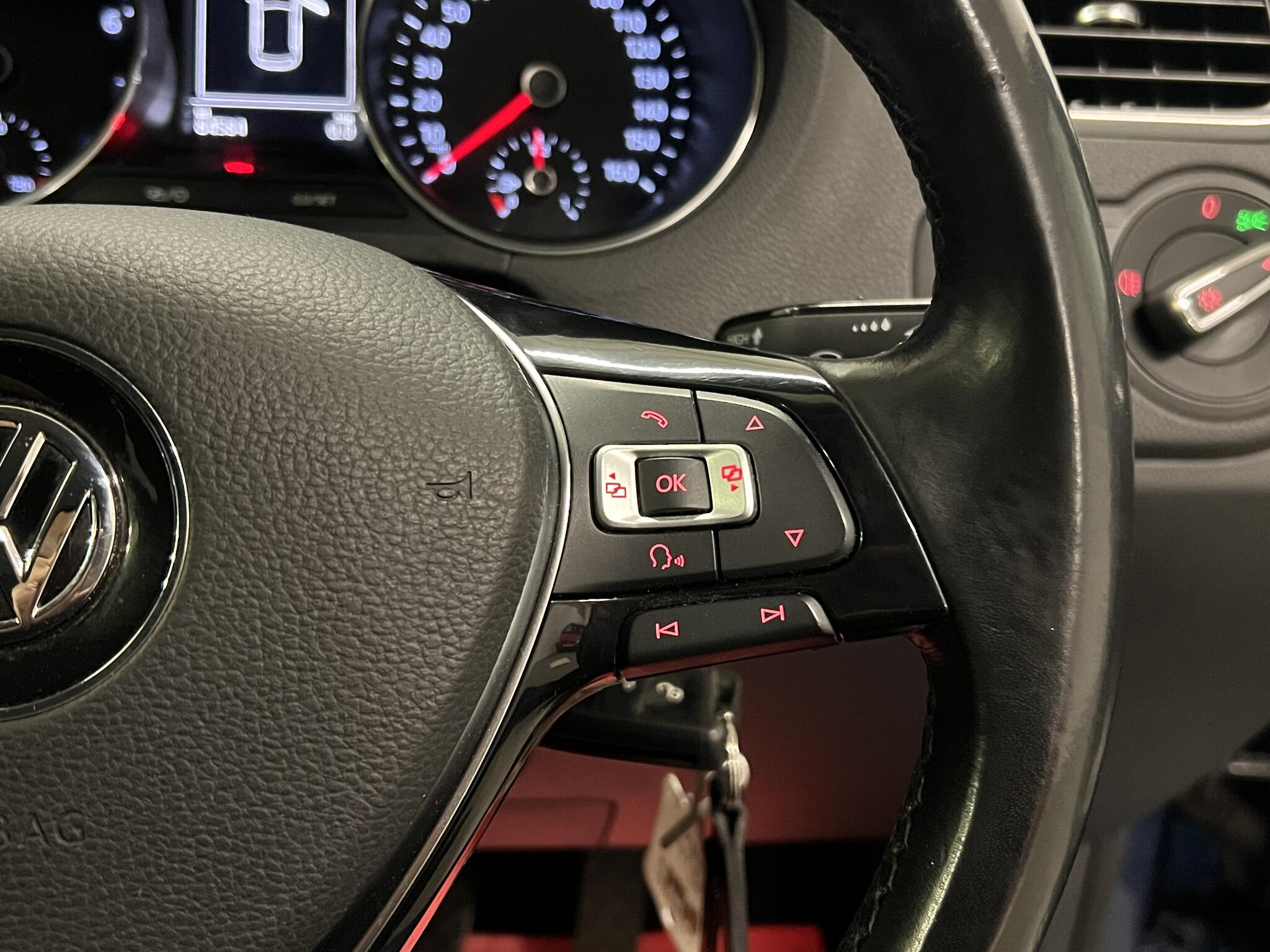 2015 Volkswagen Polo - Image 26