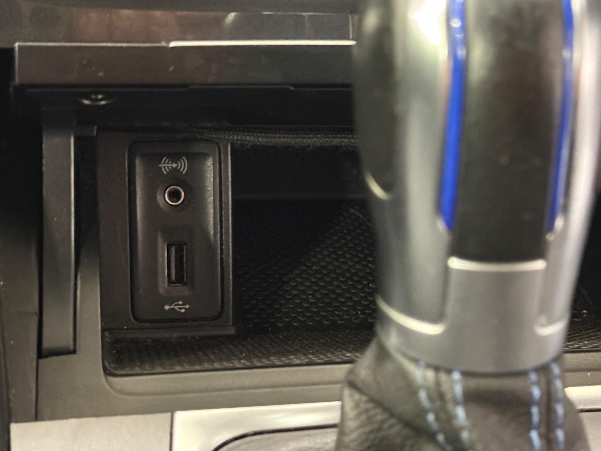 2018 Volkswagen e-Golf - Image 39