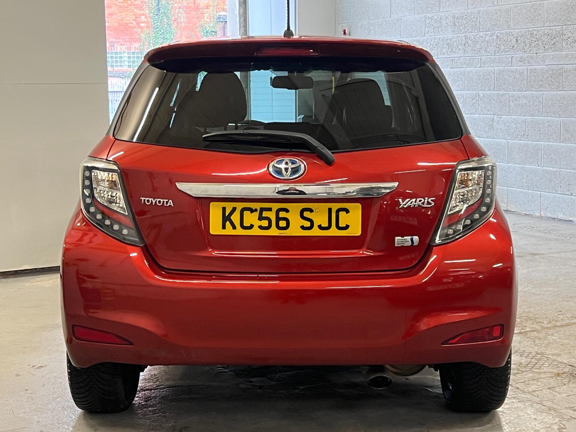 2014 Toyota Yaris - Image 12