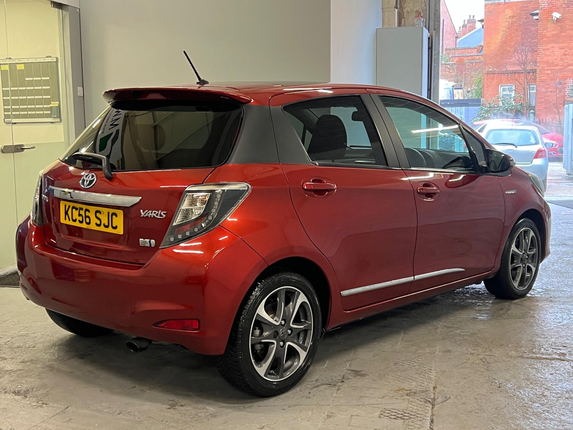 2014 Toyota Yaris - Image 9