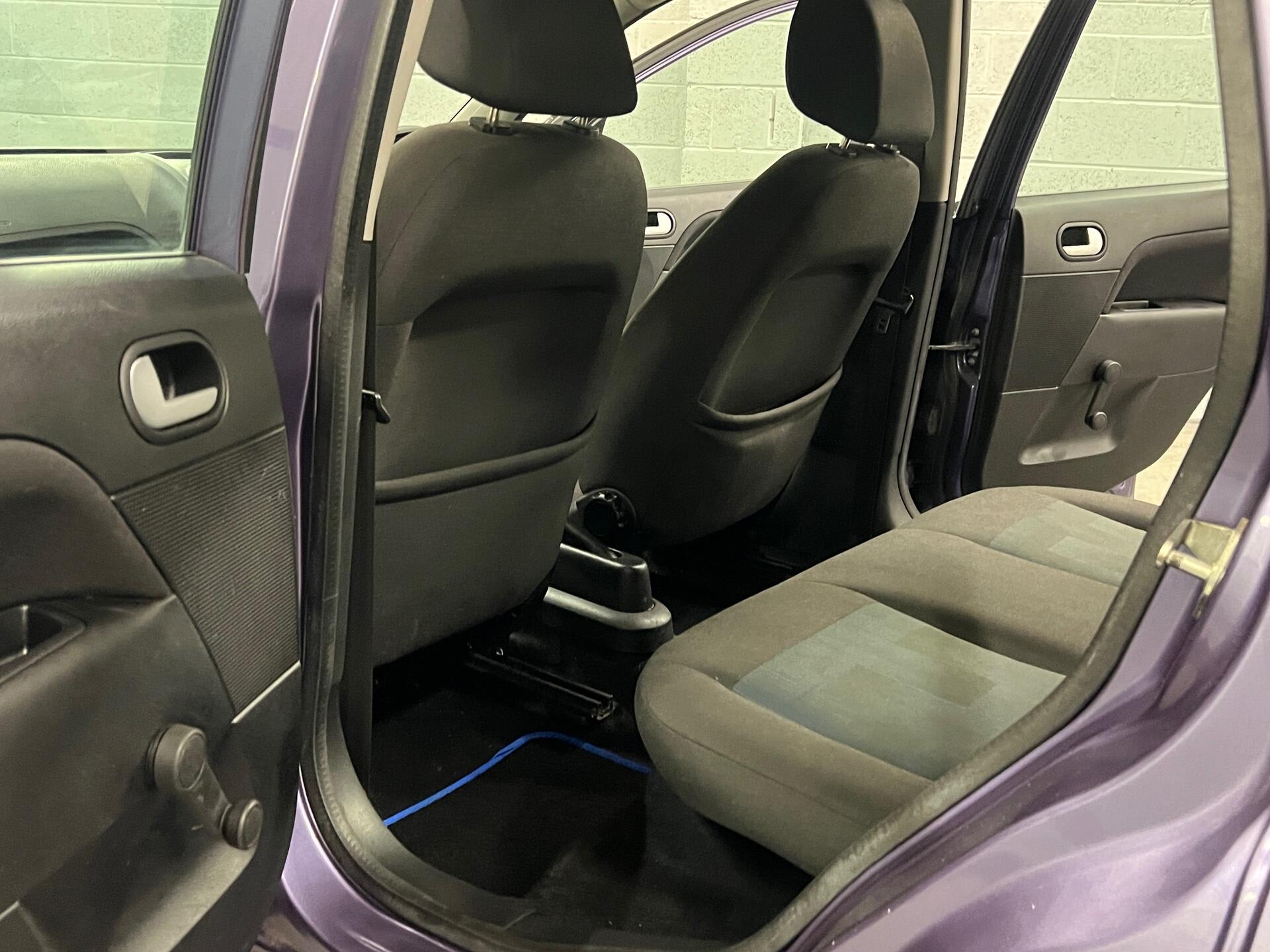 2009 Ford Fiesta - Image 31