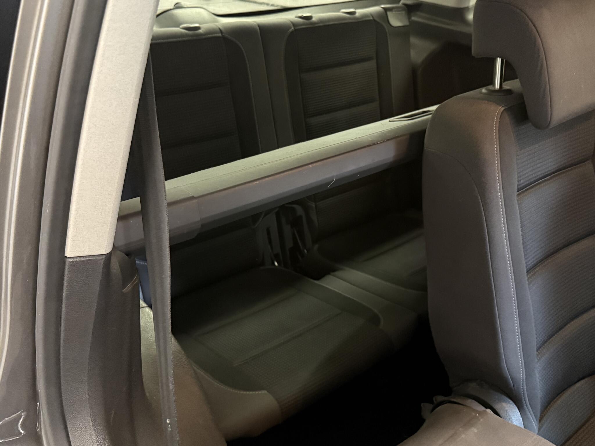 2010 Volkswagen Touran - Image 30